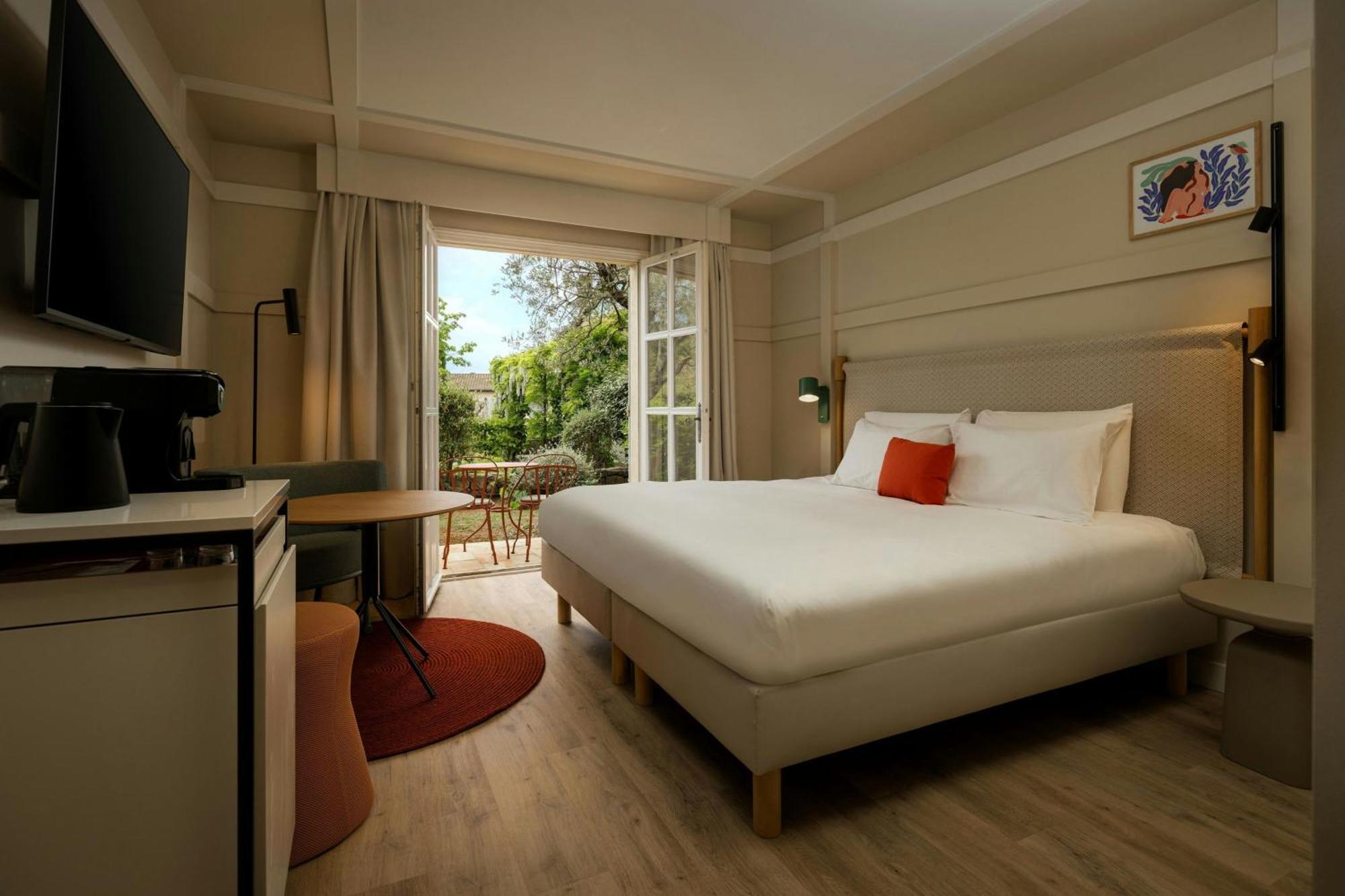 Deluxe Double Room with Balcony and Garden View