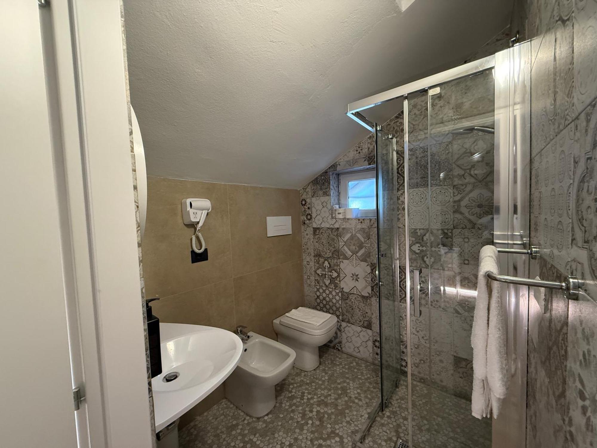 Superior Single Room,1674727039:JPEG