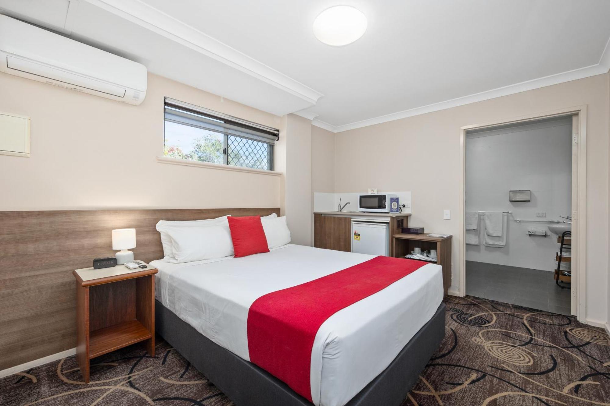 Queen Bed Wheelchair Accessible Room