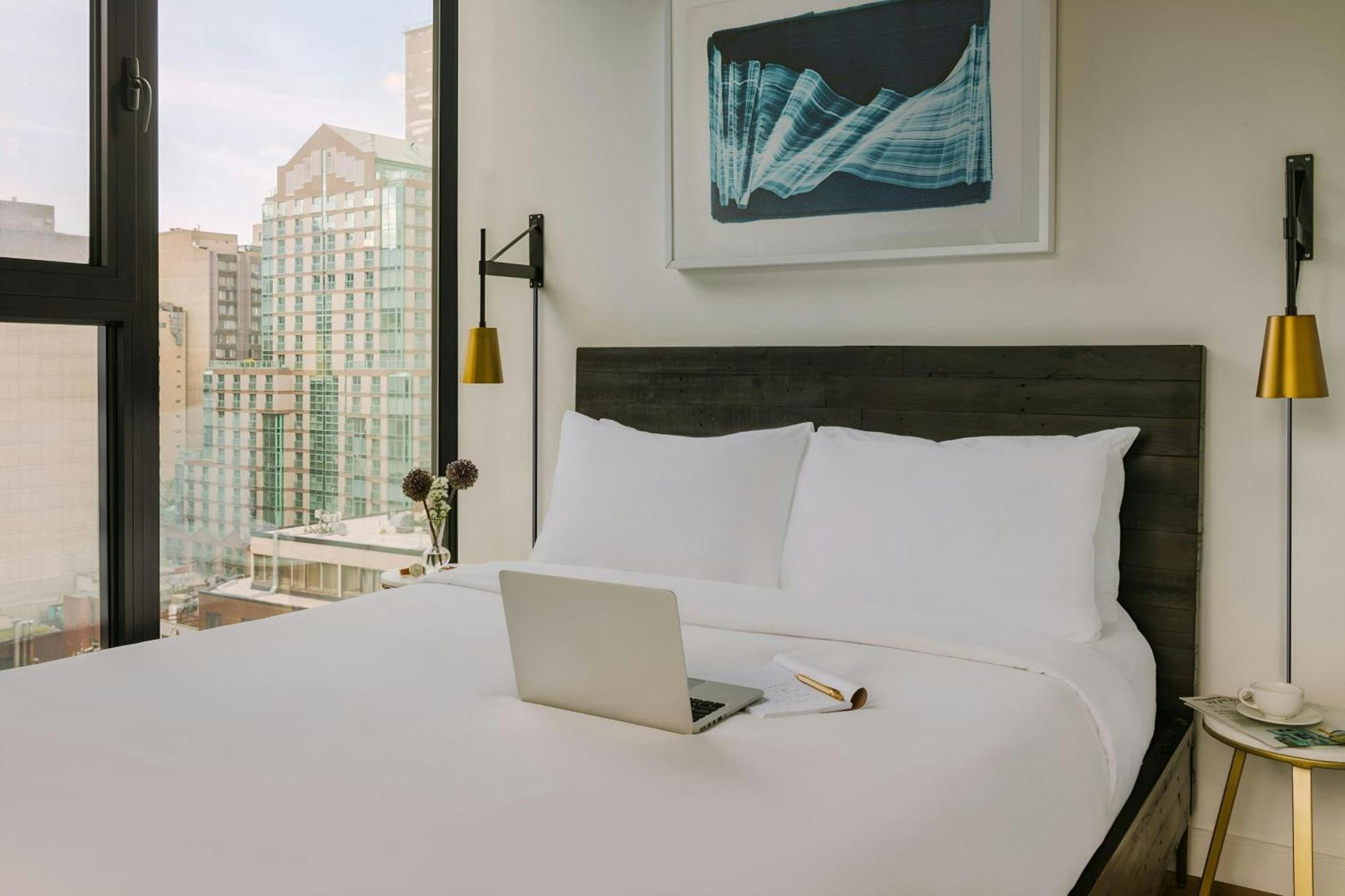 One-Bedroom Apartment Balcony City View