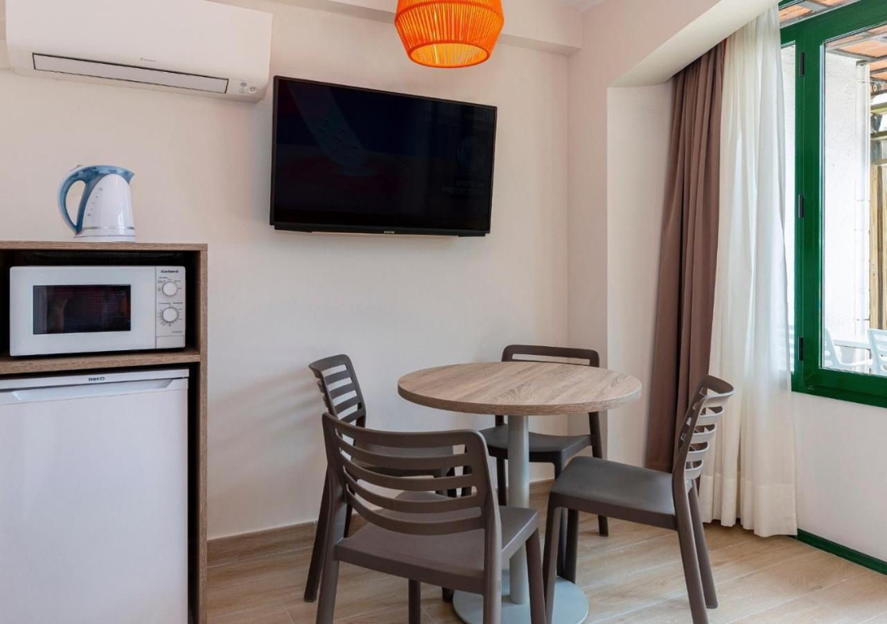 Family Room (2 Adults + 2 Children)