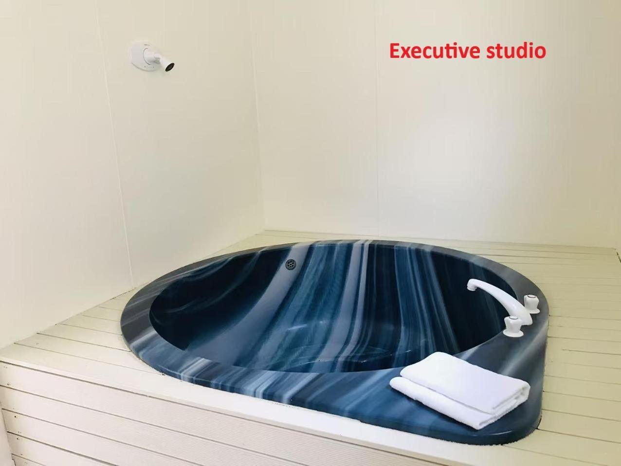 Executive Studio with Hot Tub