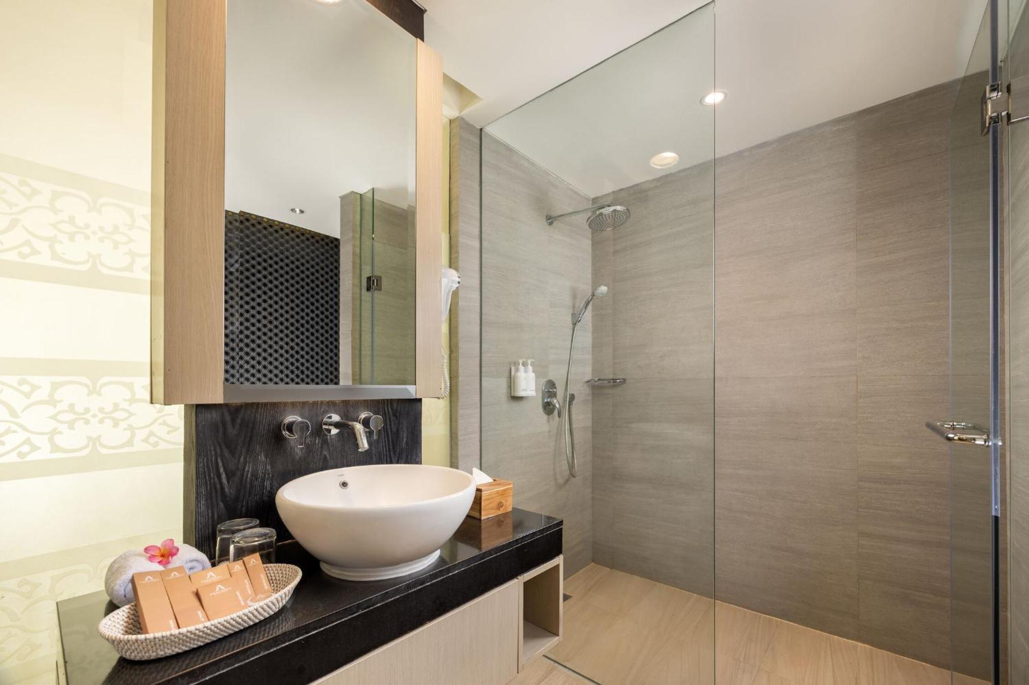 Grand Deluxe Room with Pool View