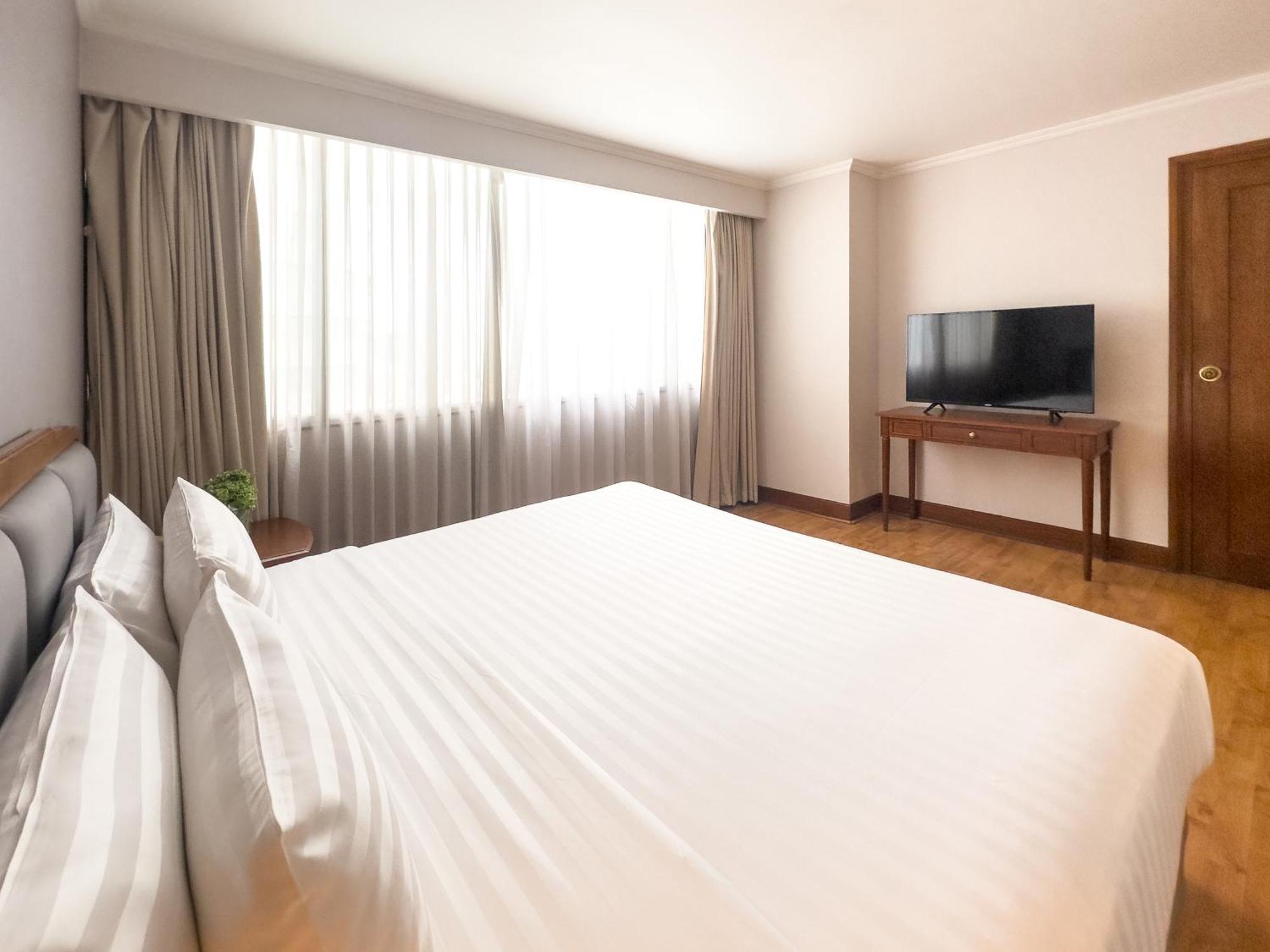 One-Bedroom King Suite