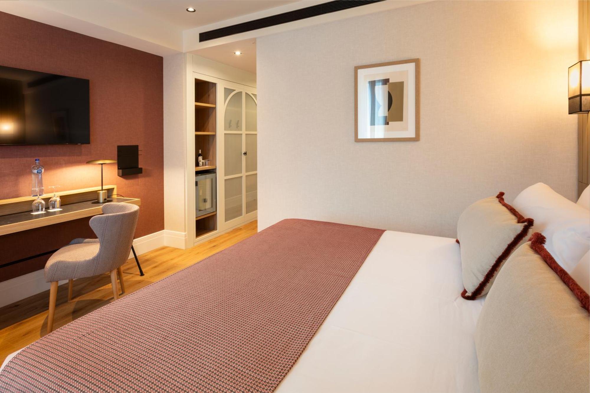 Double Room,1677171287:JPEG
