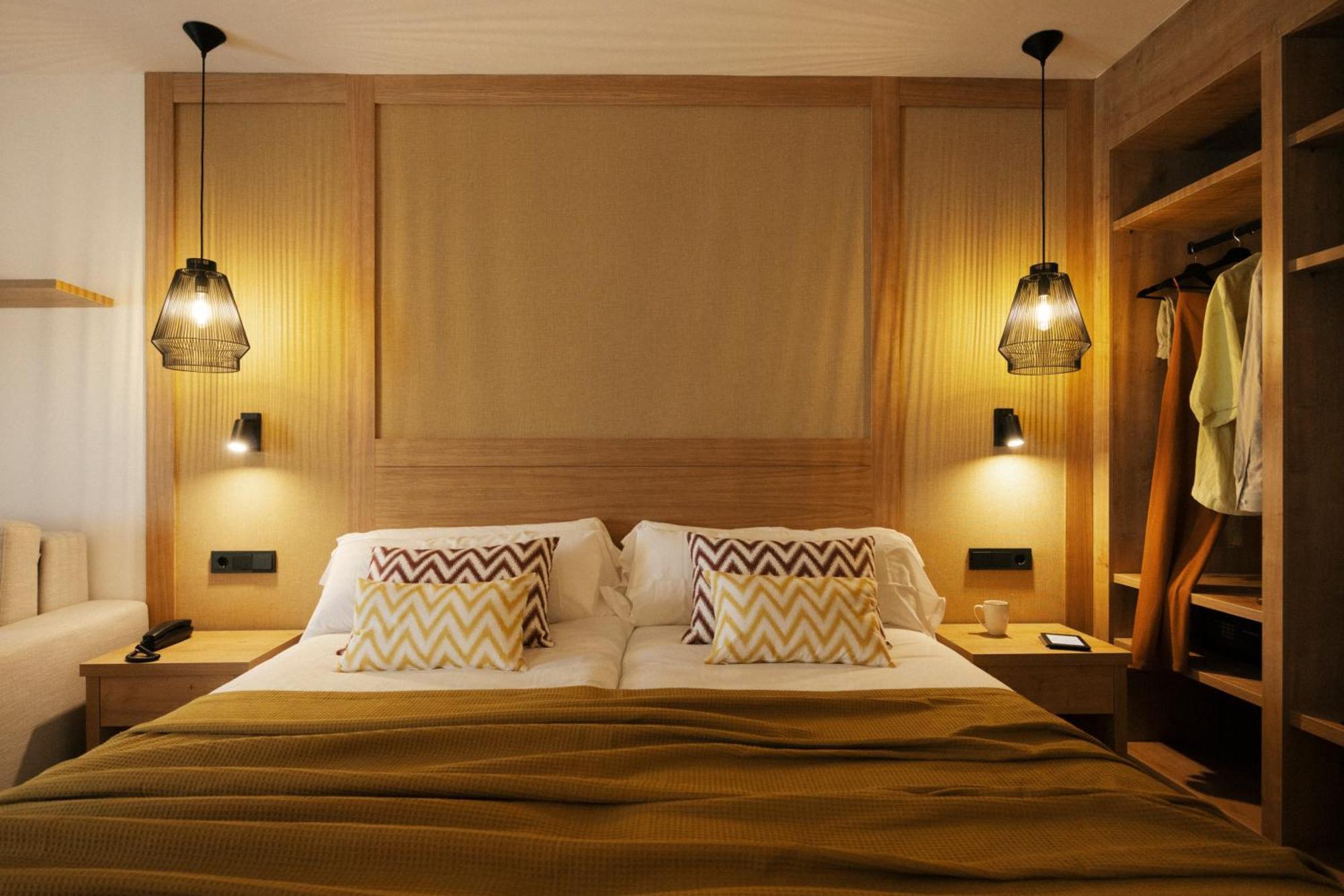 Double Caramelo Room (2 Adults)