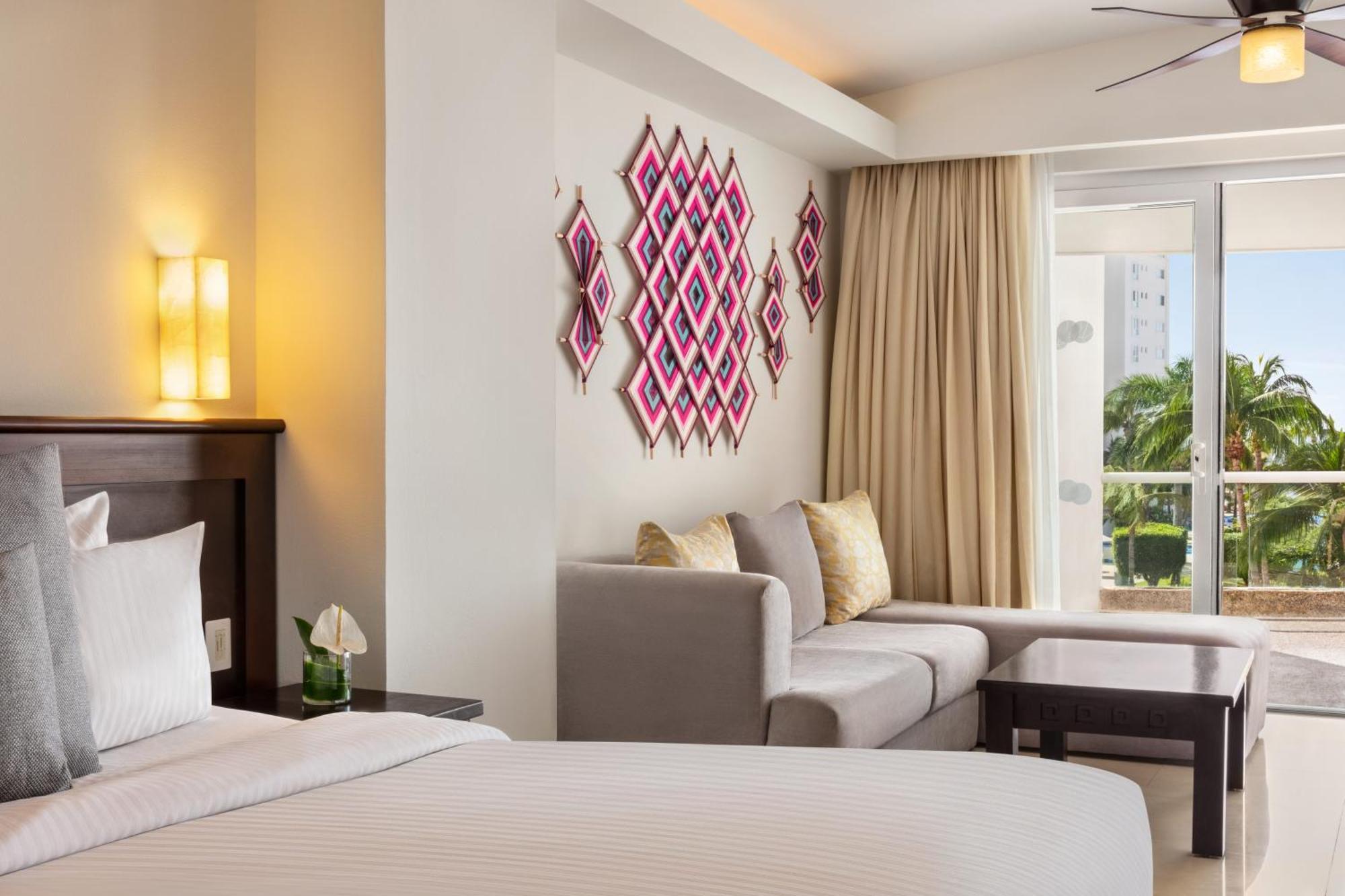 Junior Suite Partial Ocean View 1 King