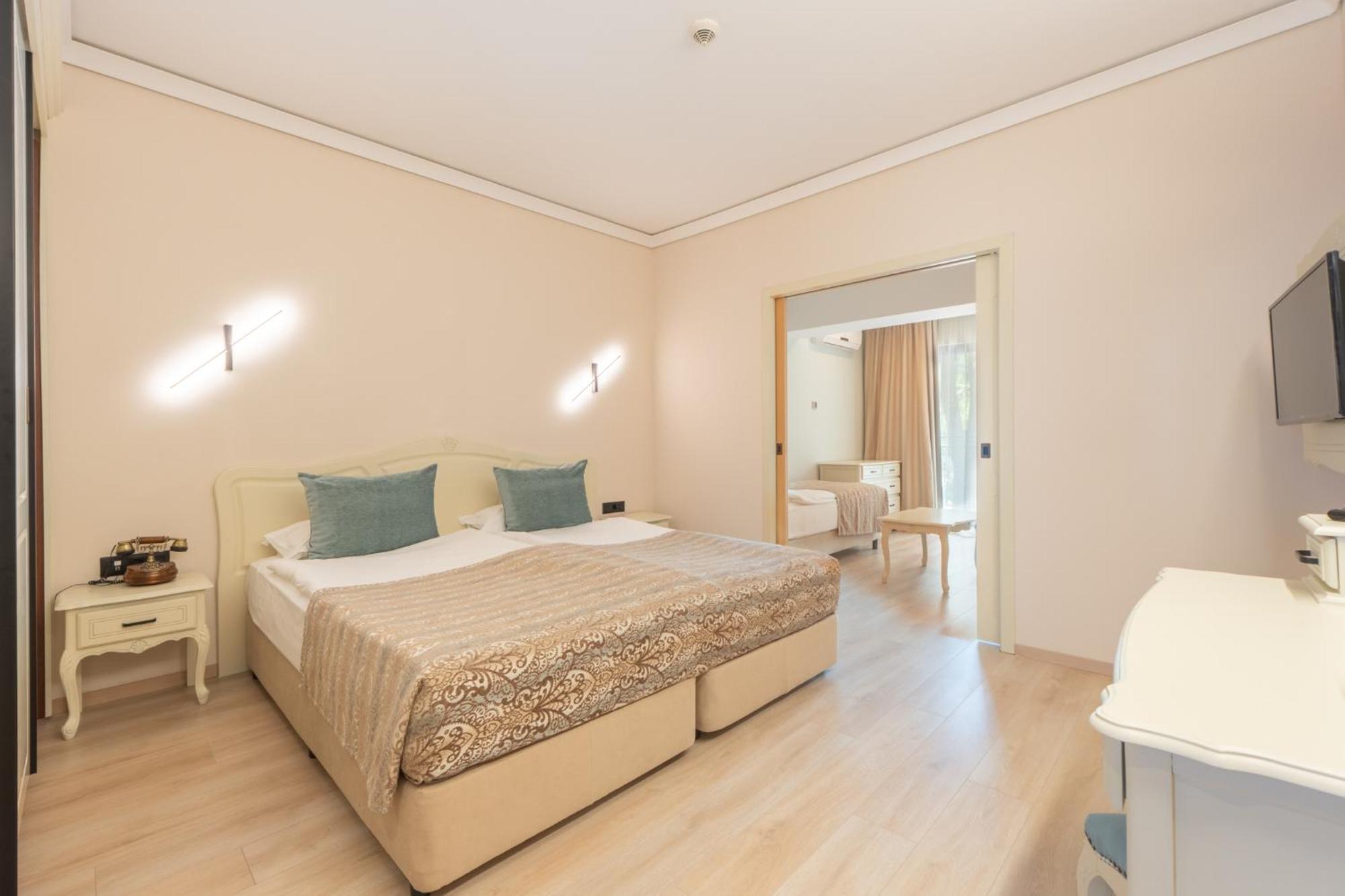 Family Room – Aquapark Beach Access