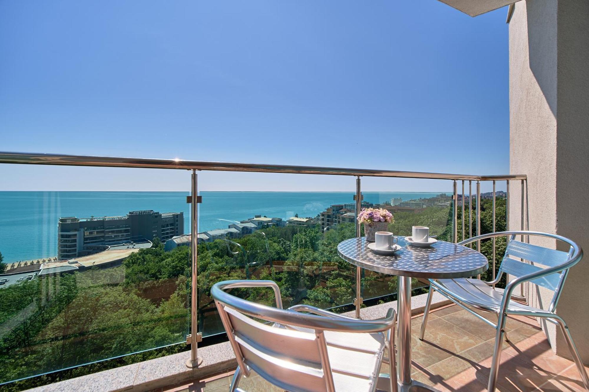 One-Bedroom Apartment Balcony Sea View