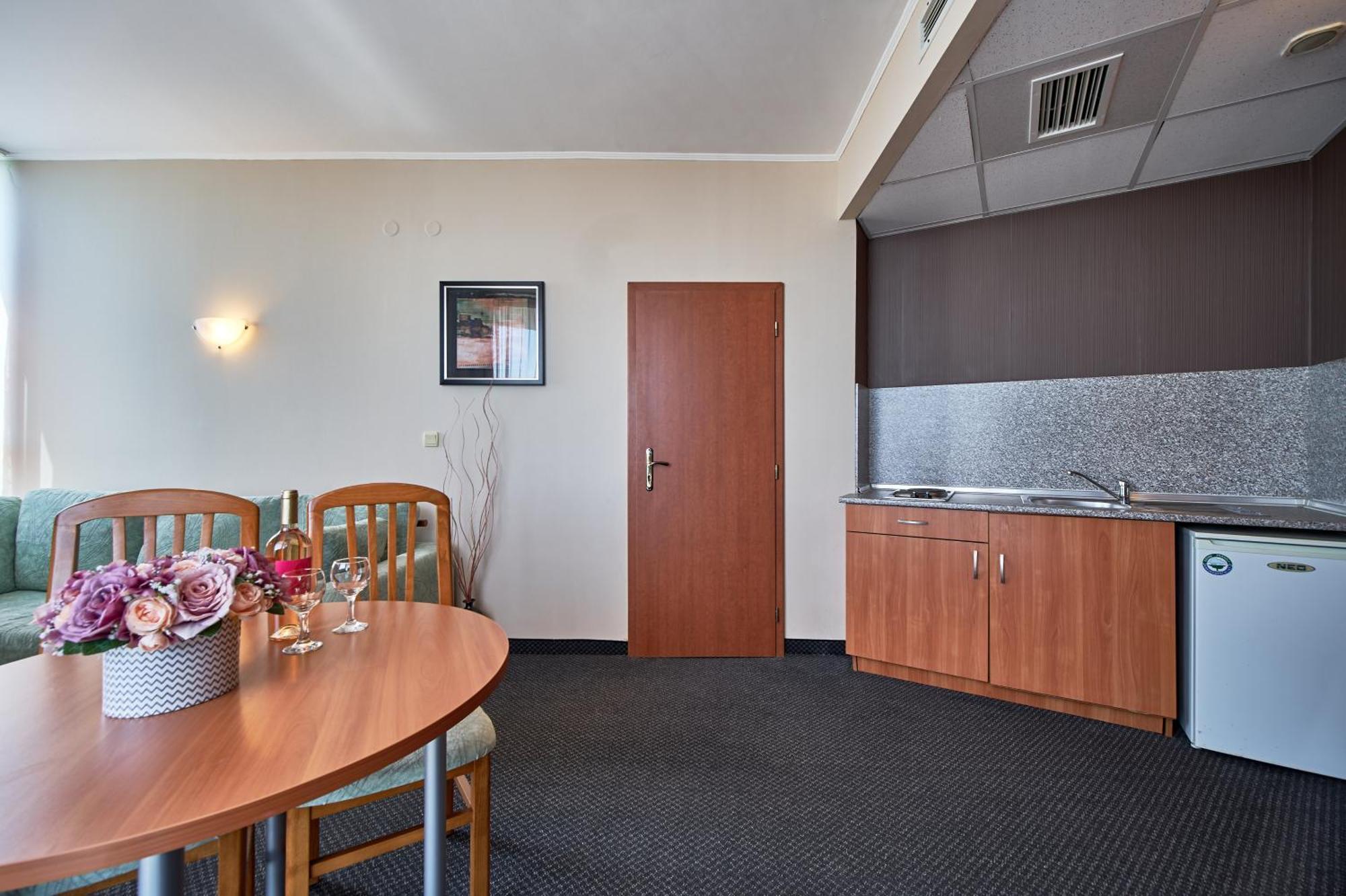 One-Bedroom Apartment Balcony Sea View