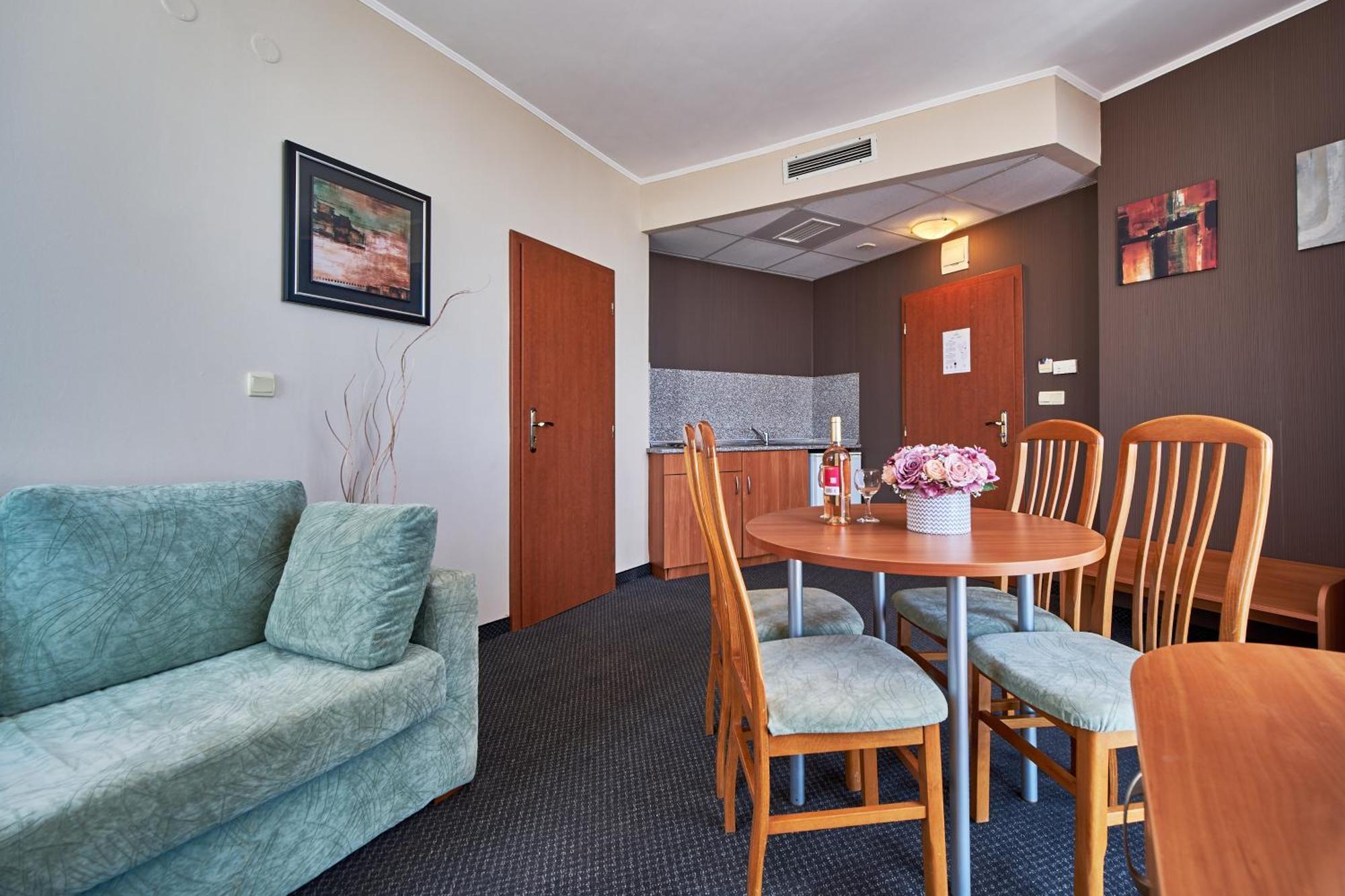 One-Bedroom Apartment Balcony Sea View