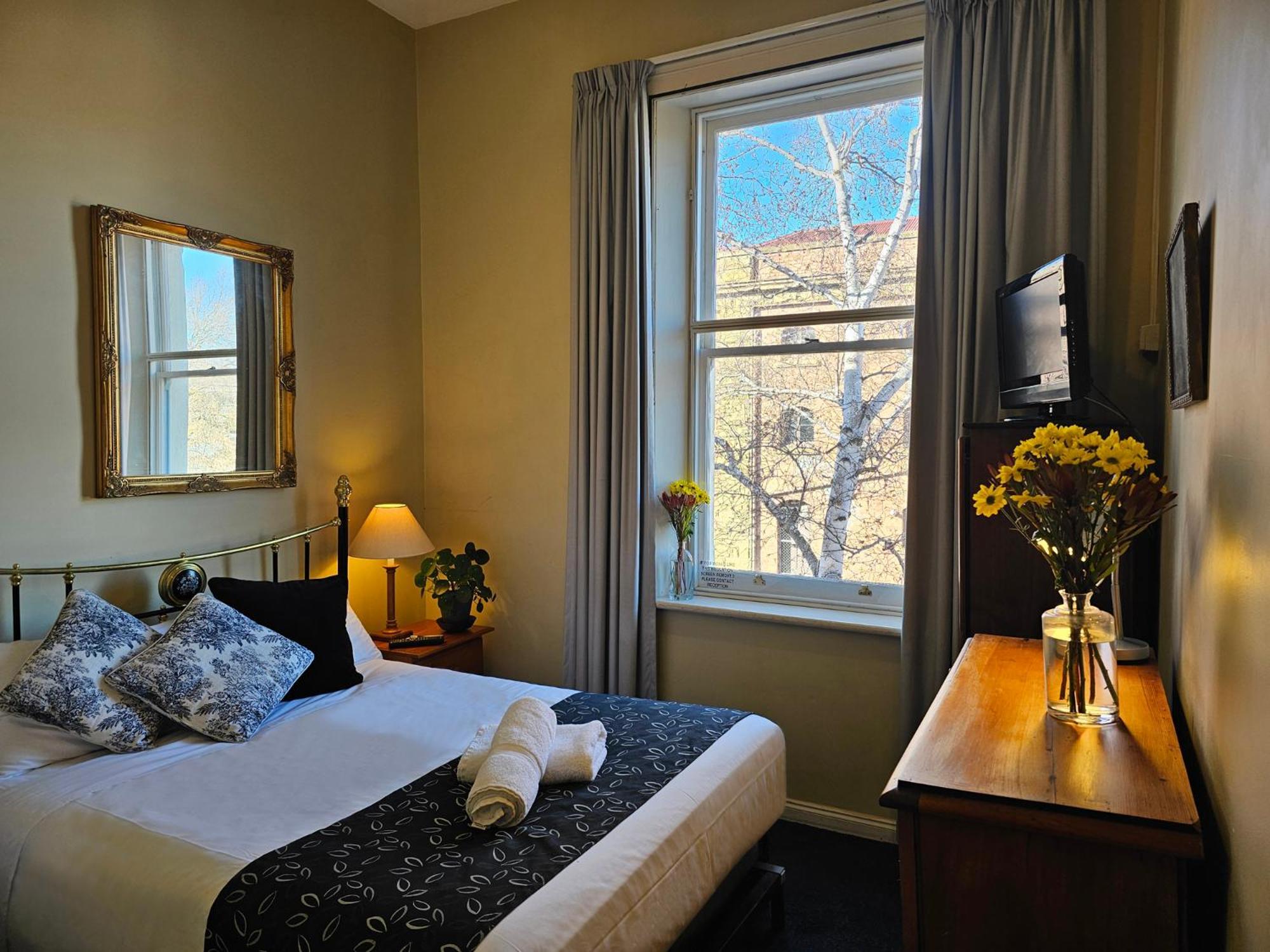 Small Double Room,1686435169:JPEG