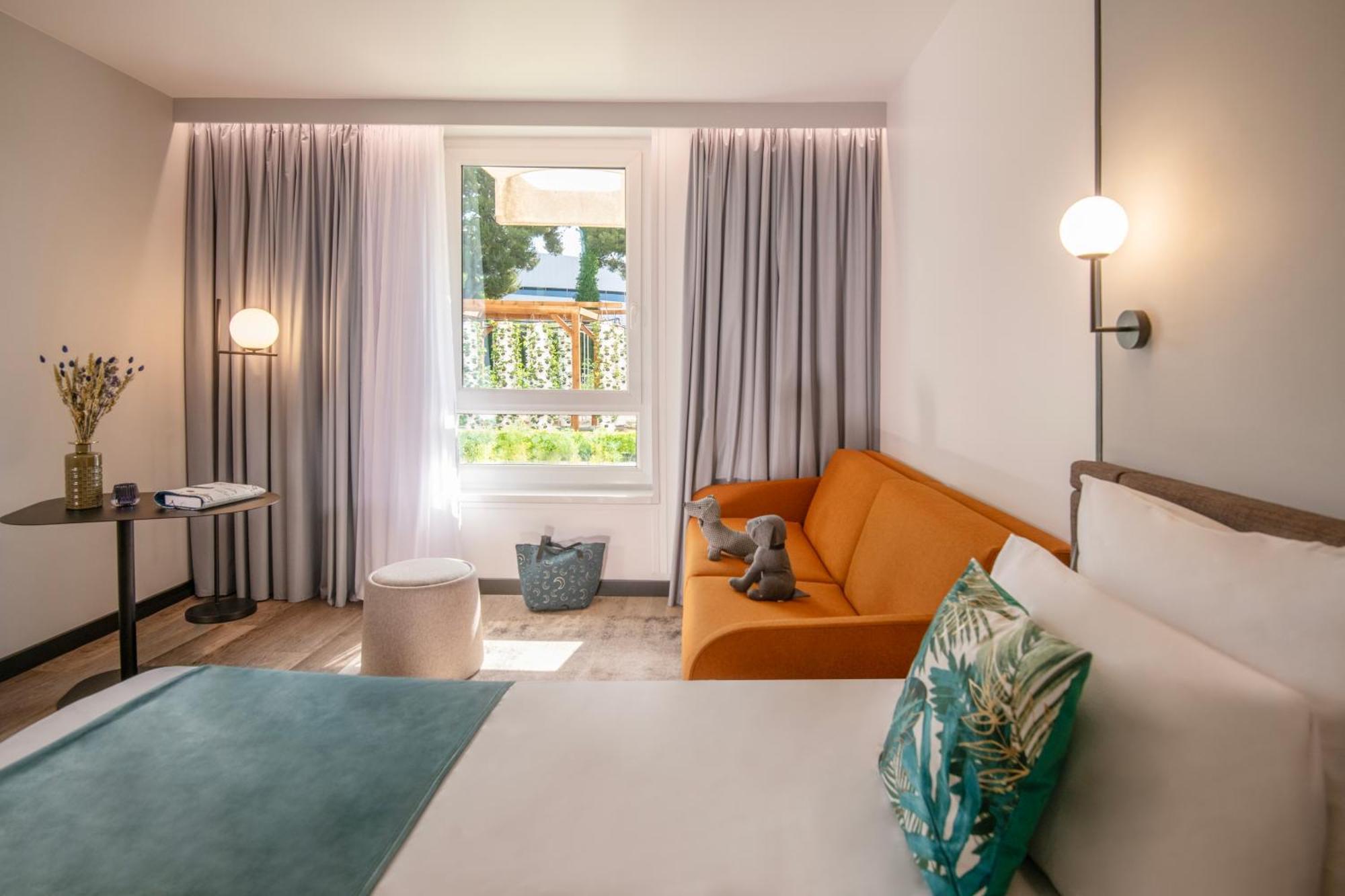 Superior room 1 Queensize bed 1 single sofa bed Garden View,1681712573:JPEG