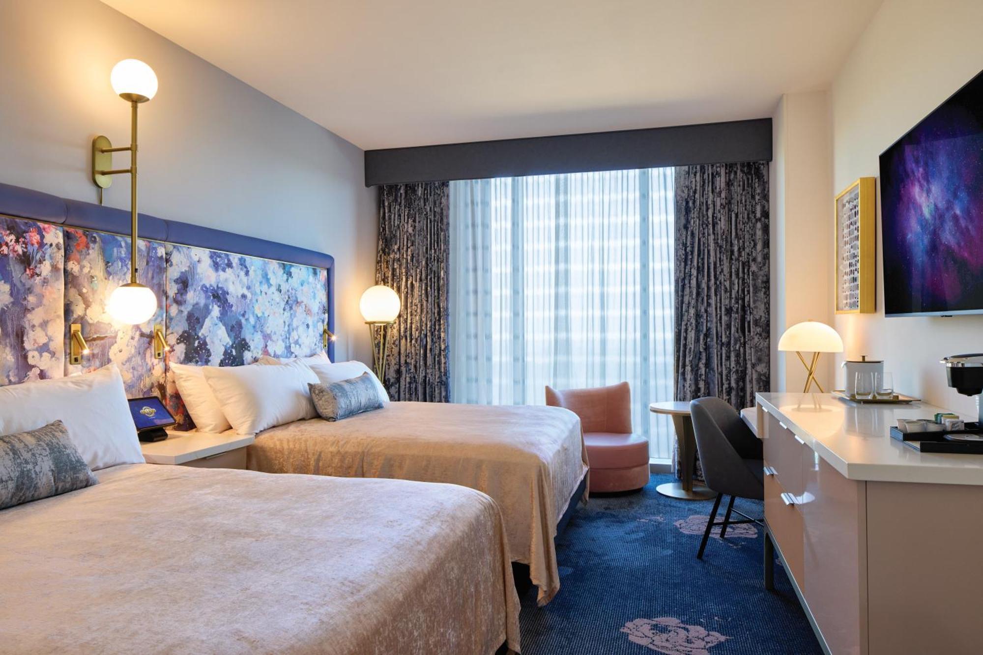 Skyline View Club Level 2 Queen Beds (Dedicated Entrance to Epic Universe**)