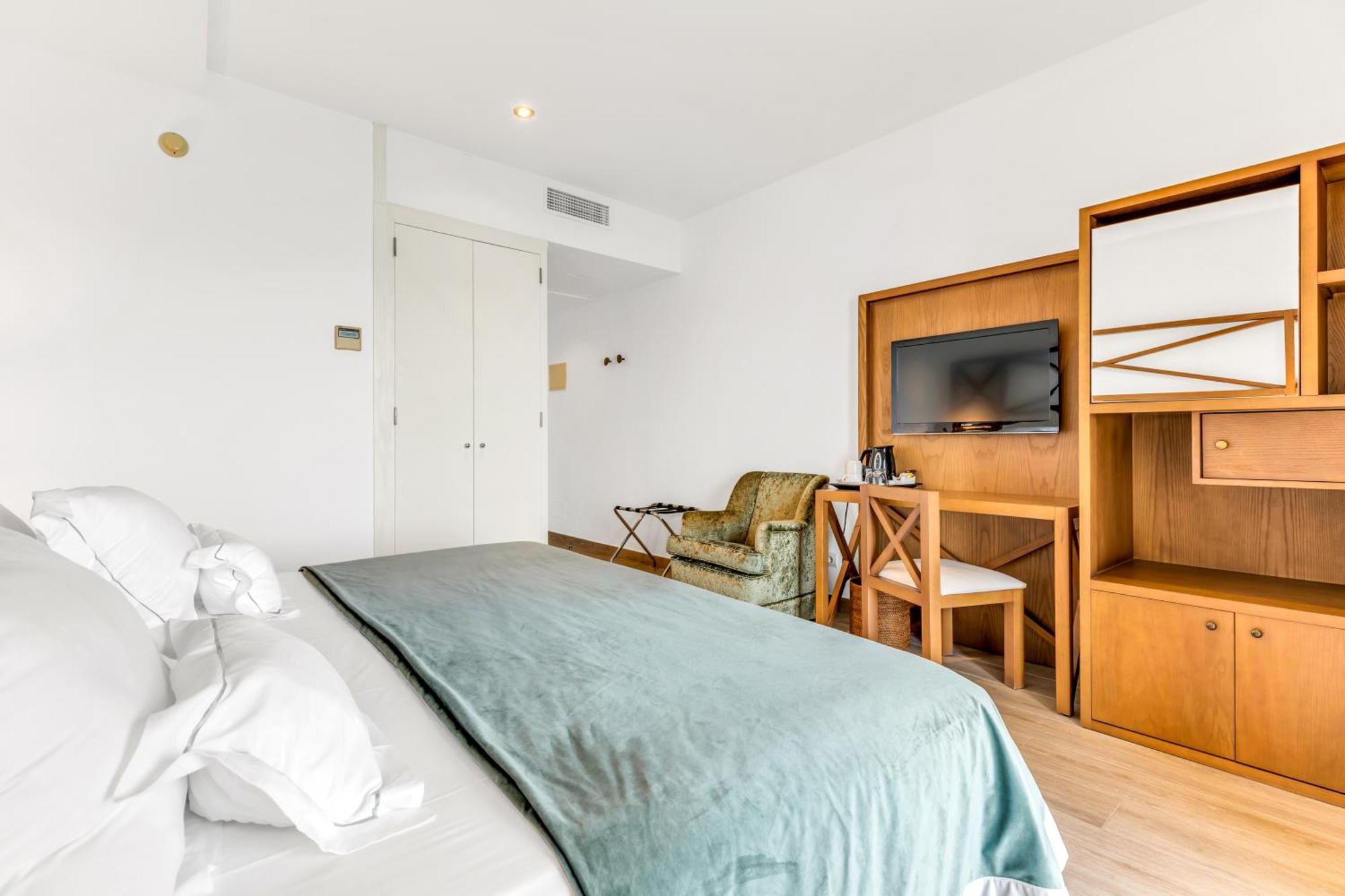 Superior Double or Twin Room with Sea View
