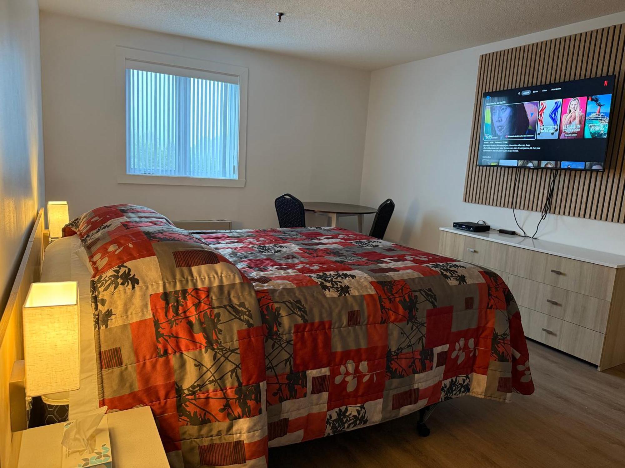 Queen Room,1683817945:JPEG