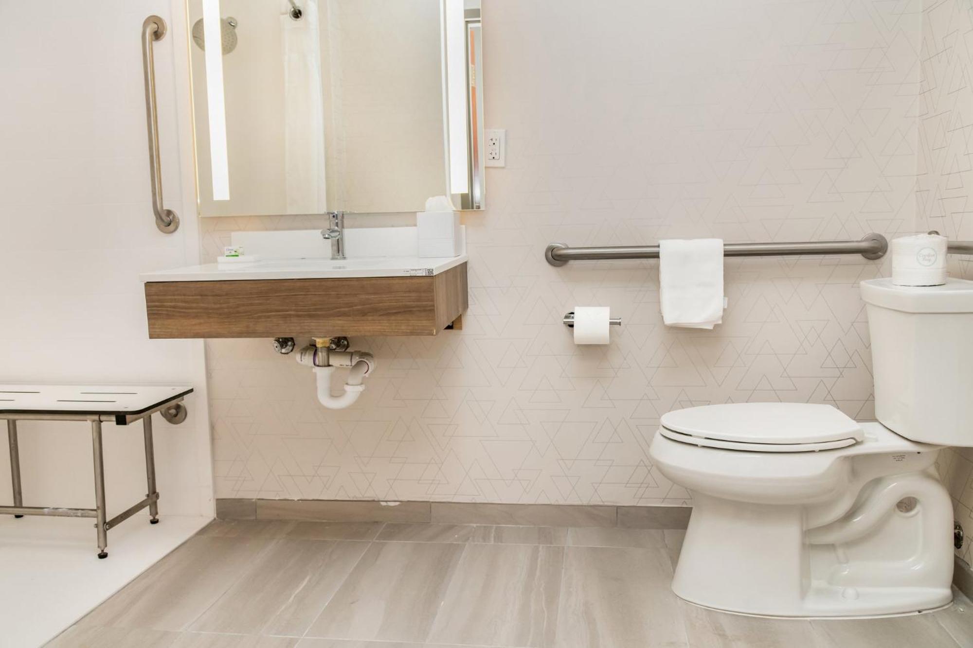 One-Bedroom Suite with Roll-In Shower - Mobility Accessible