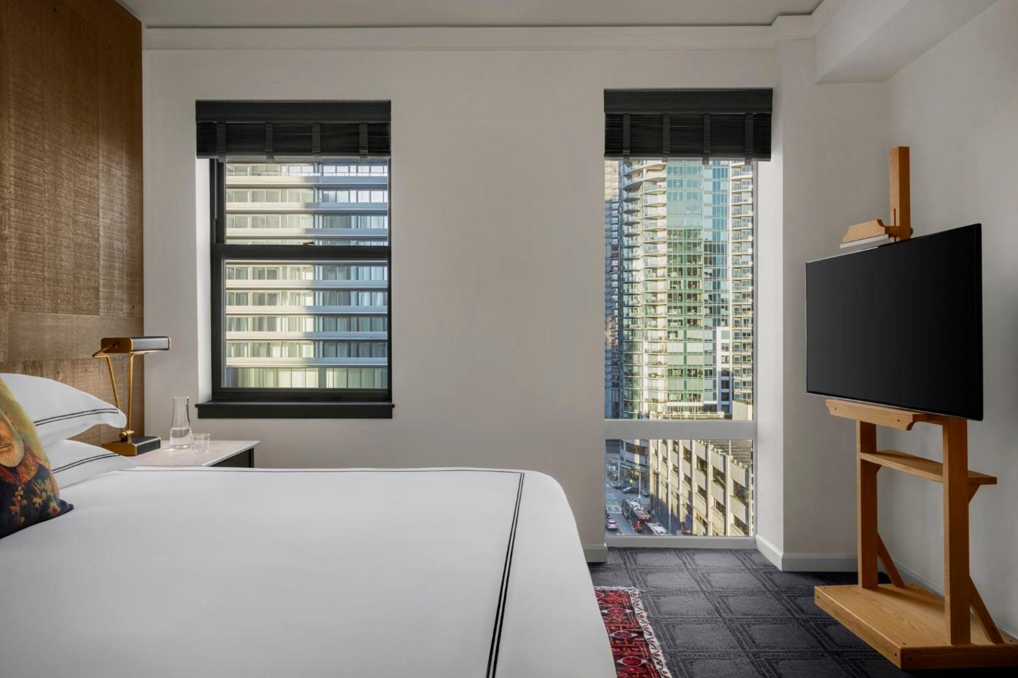 Premium King Room City View Mobility Accessible Tub