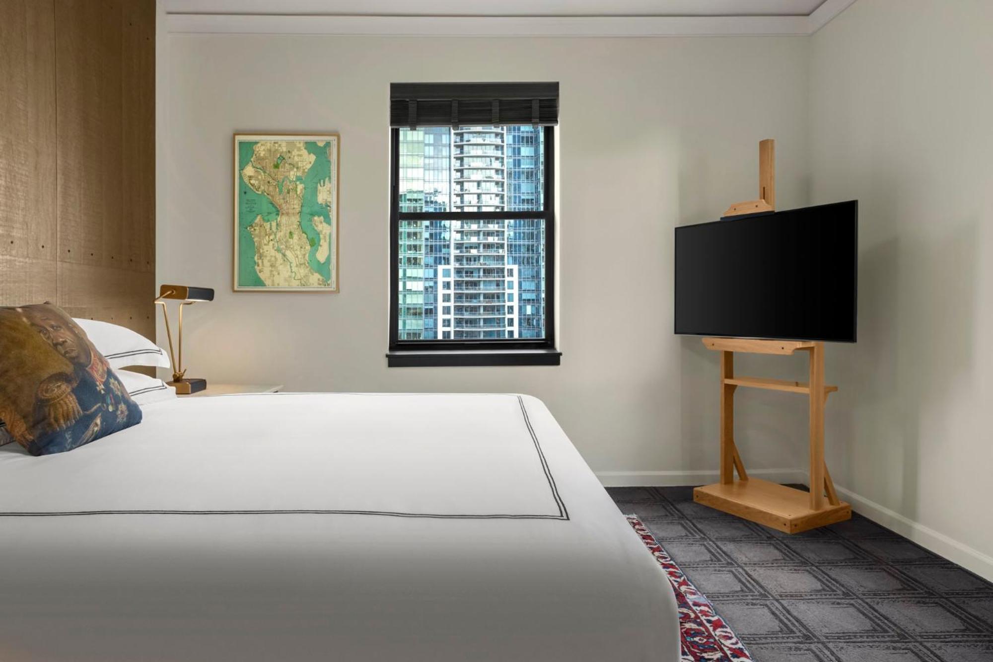 Premium King Room City View Mobility Accessible Tub