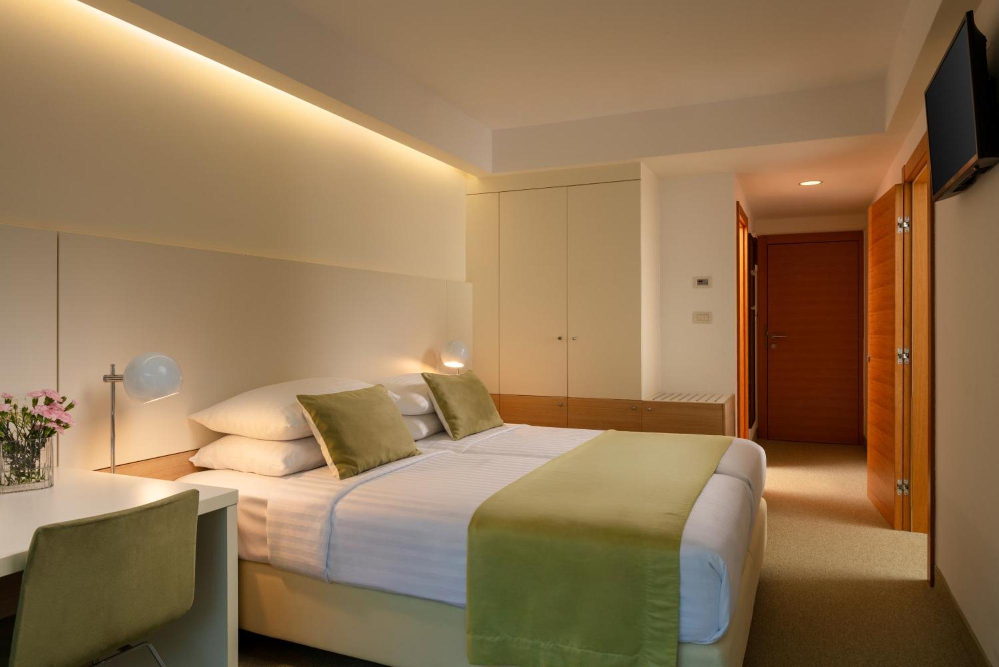 Standard-Familienzimmer mit Zustellbett und Balkon