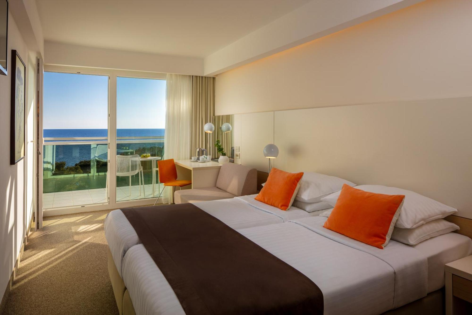 Standard Zweibettzimmer mit Zustellbett, Meerseite und Balkon
