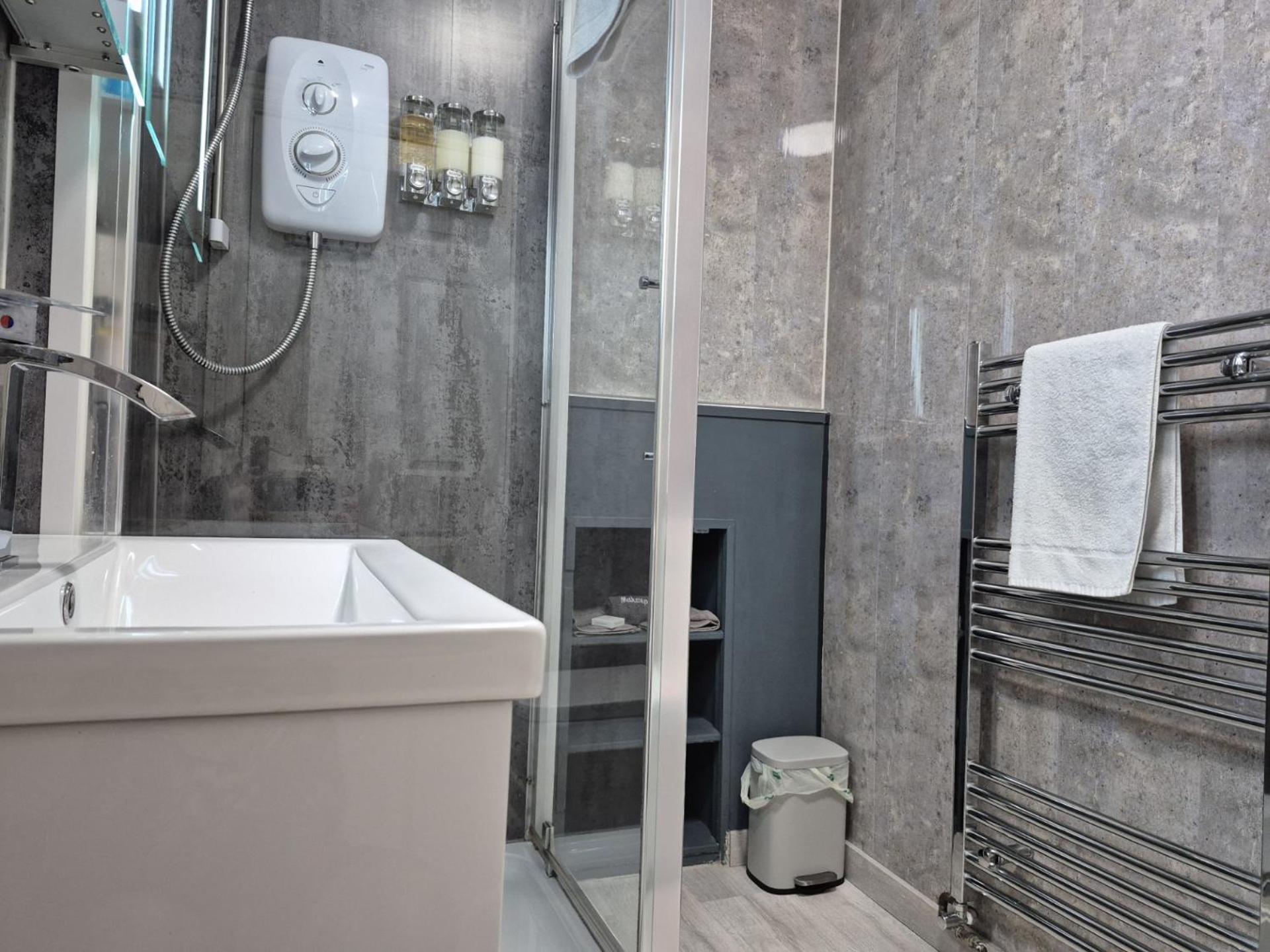 King Room Ensuite Shower
