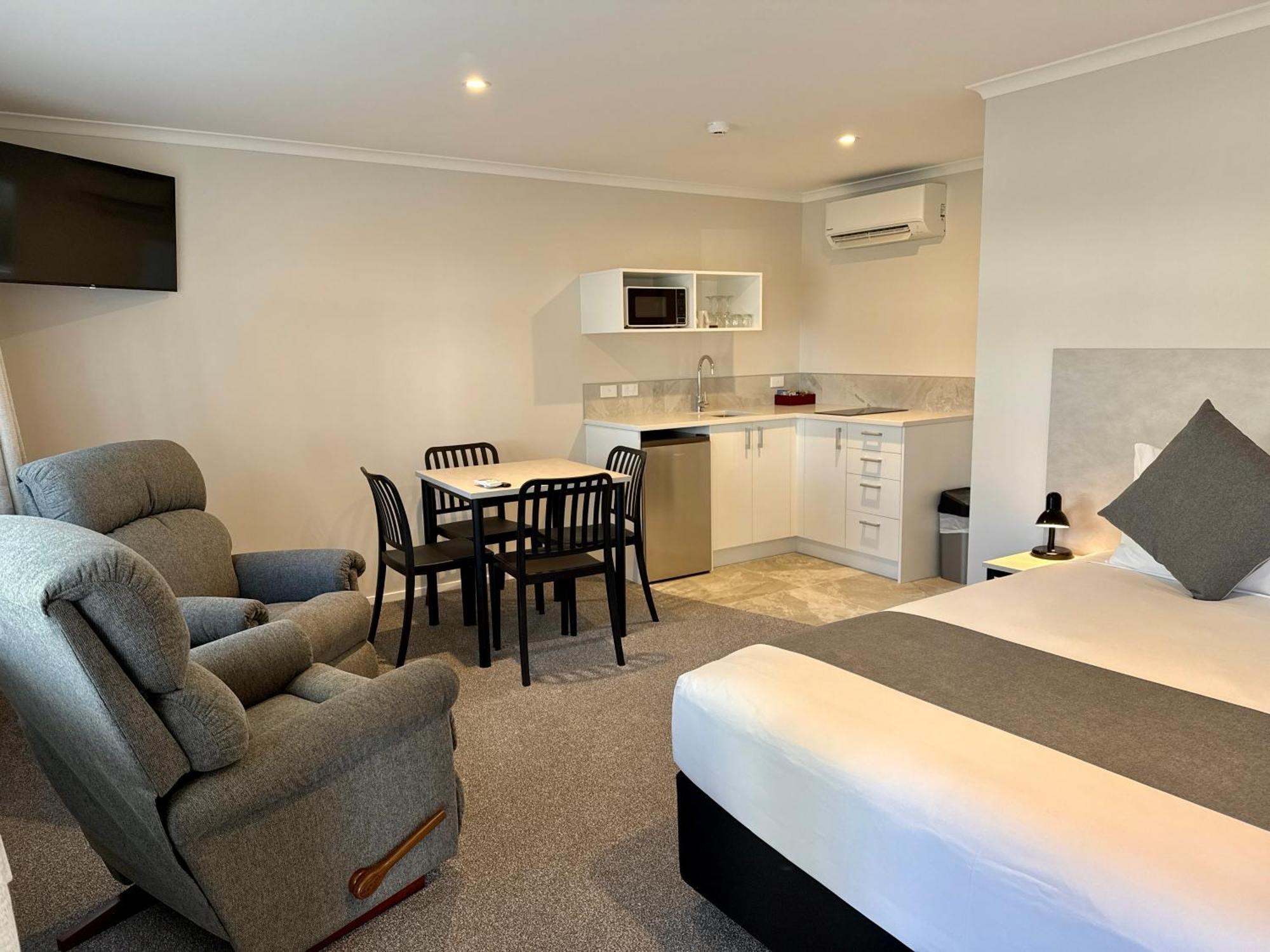 Deluxe One-Bedroom Suite