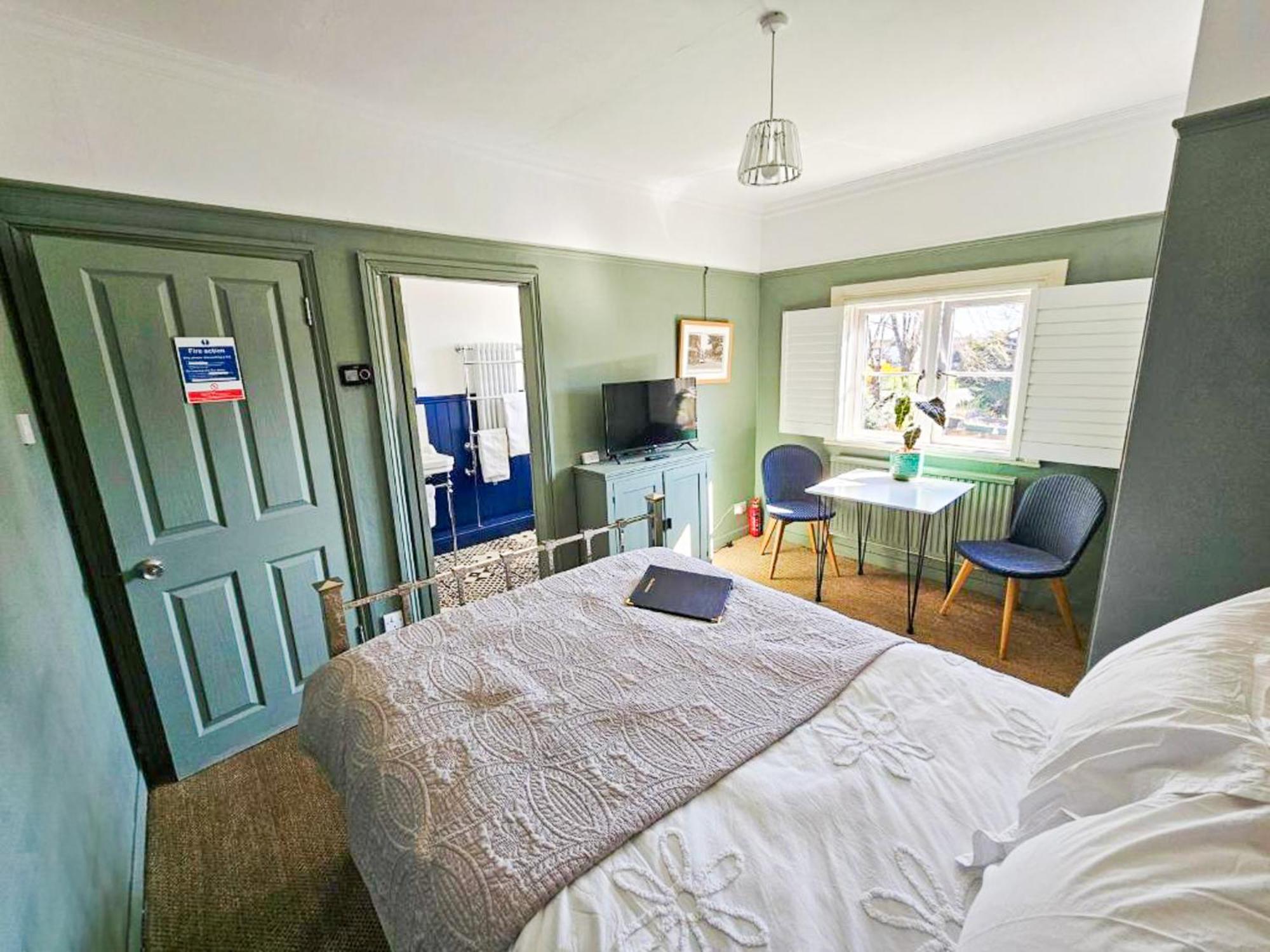 Double Room Private Bathroom