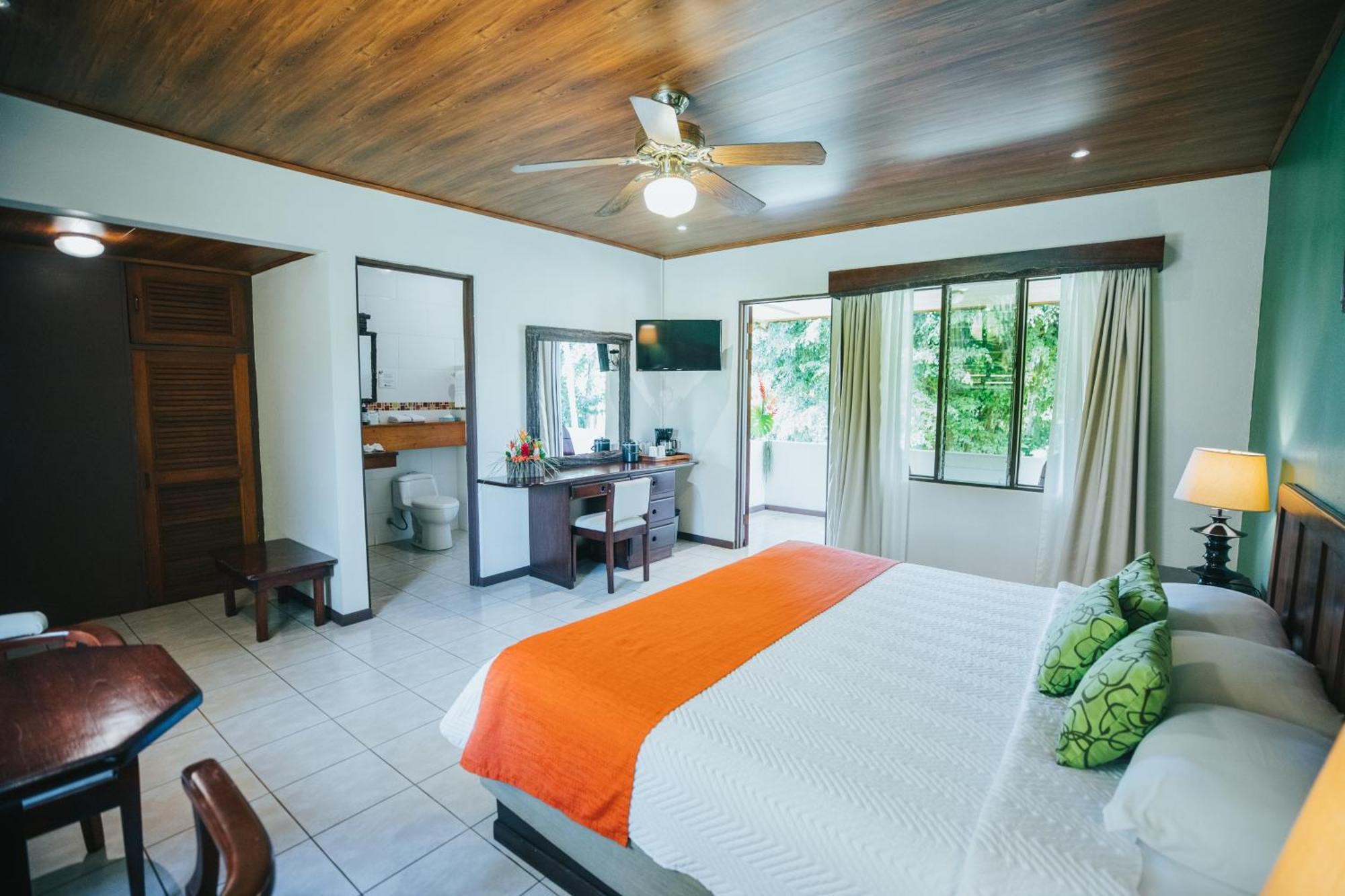 Classic Room with King Bed