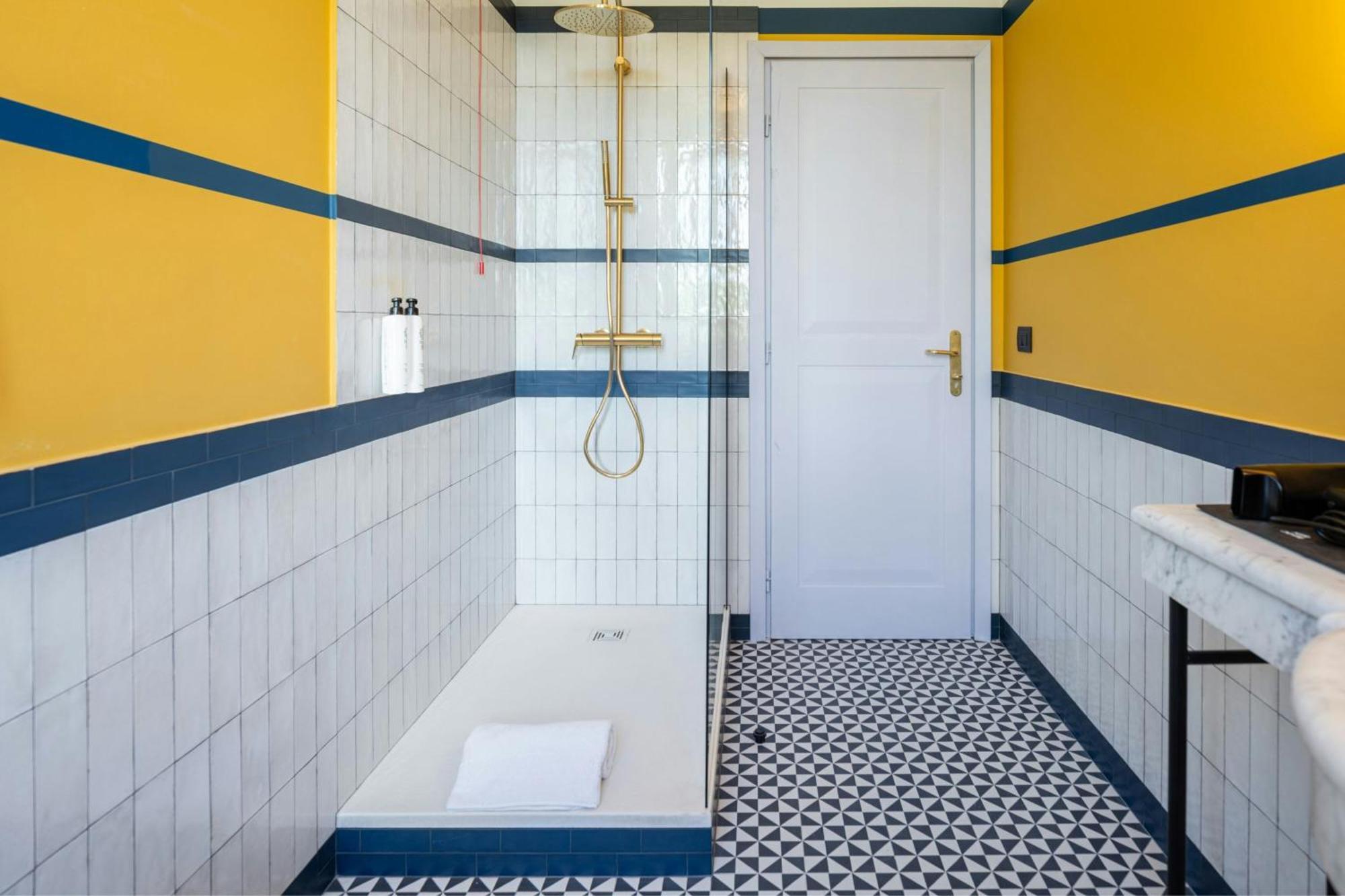 Deluxe Kamer met Kingsize Bed en Slaapbank - Uitzicht op de Stad