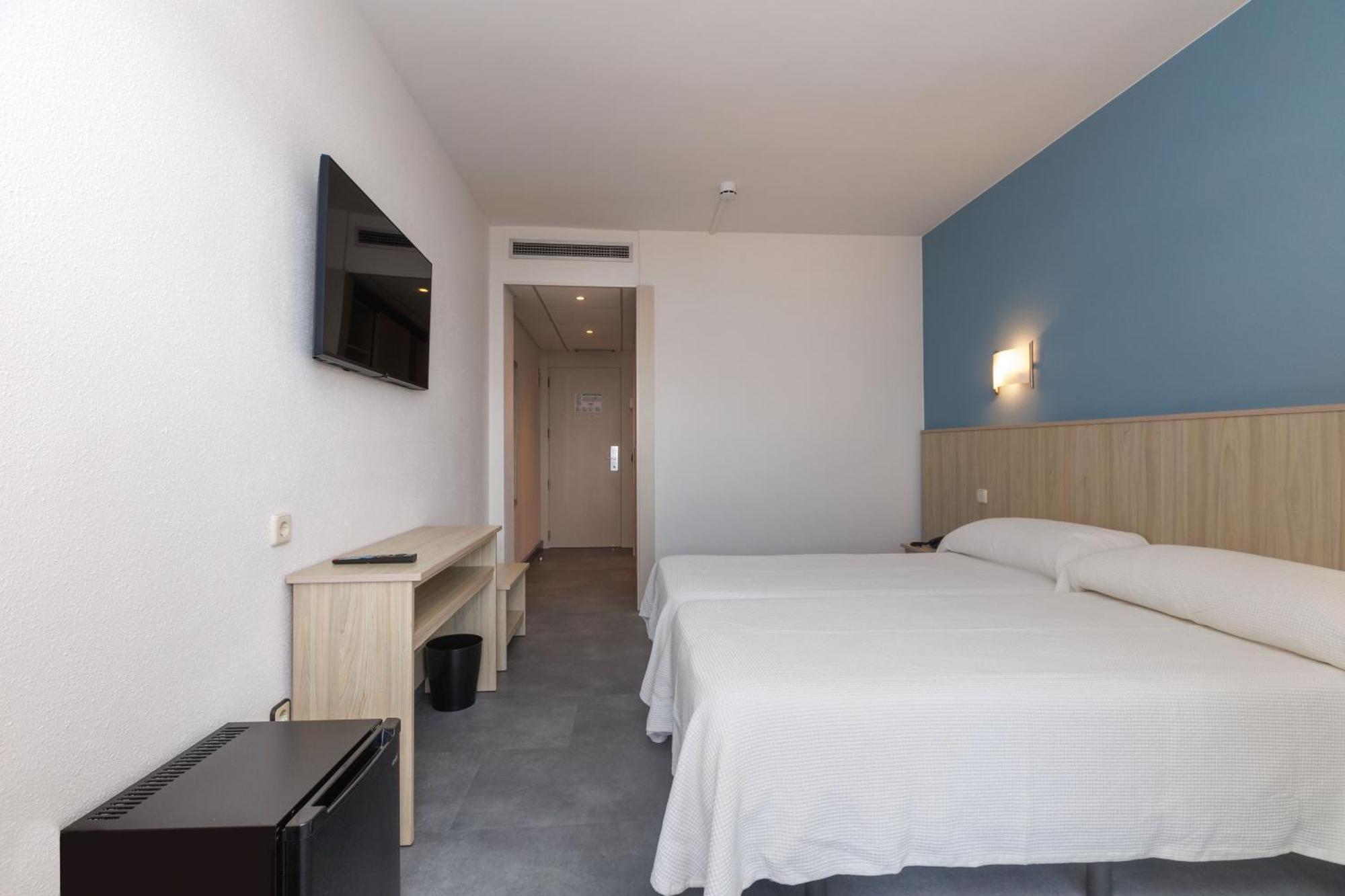 Standard mit seitlichem Poolblick 4* (2 Erwachsene)