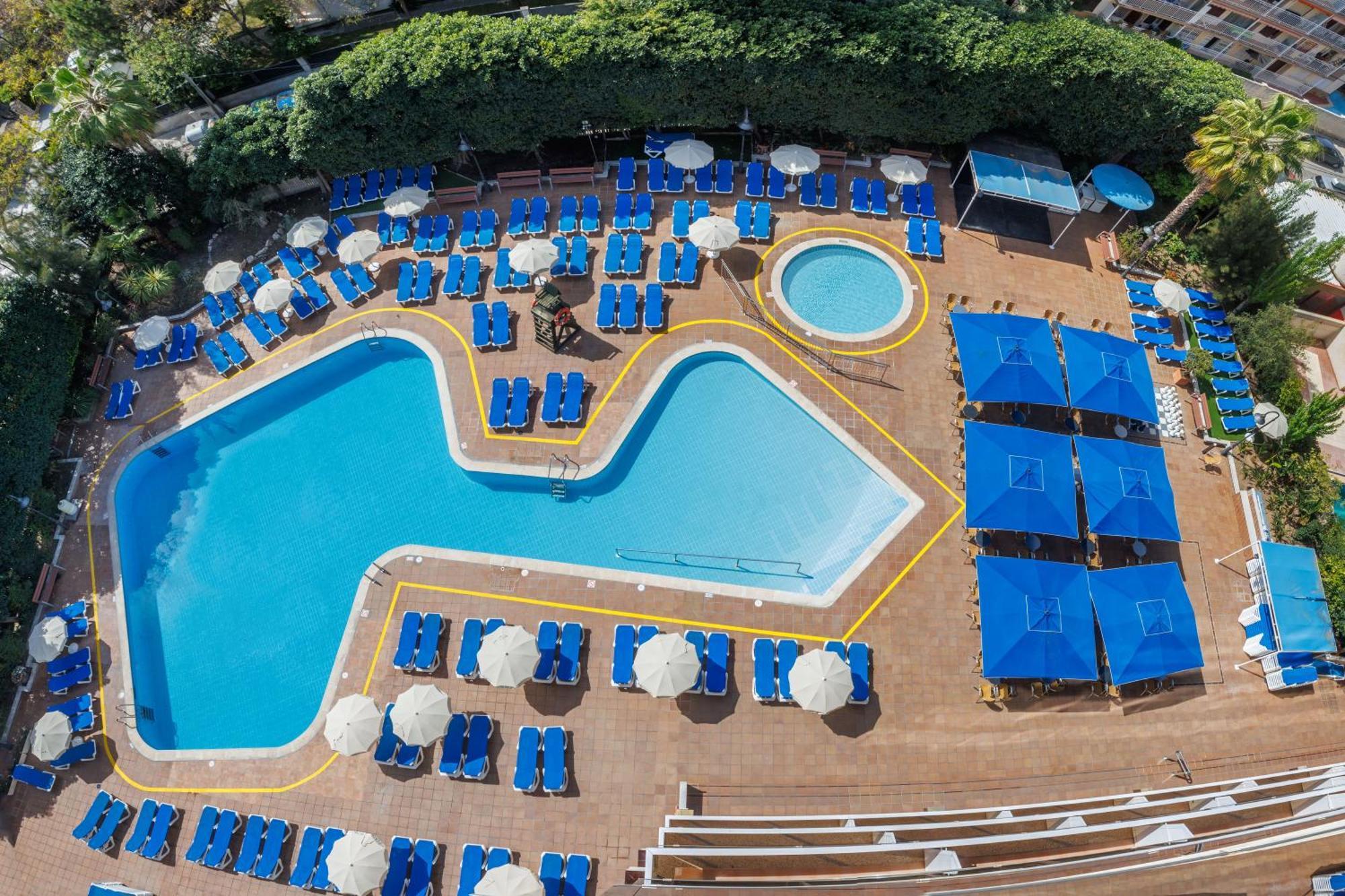 Standard mit seitlichem Poolblick 4* (3 Erwachsene)
