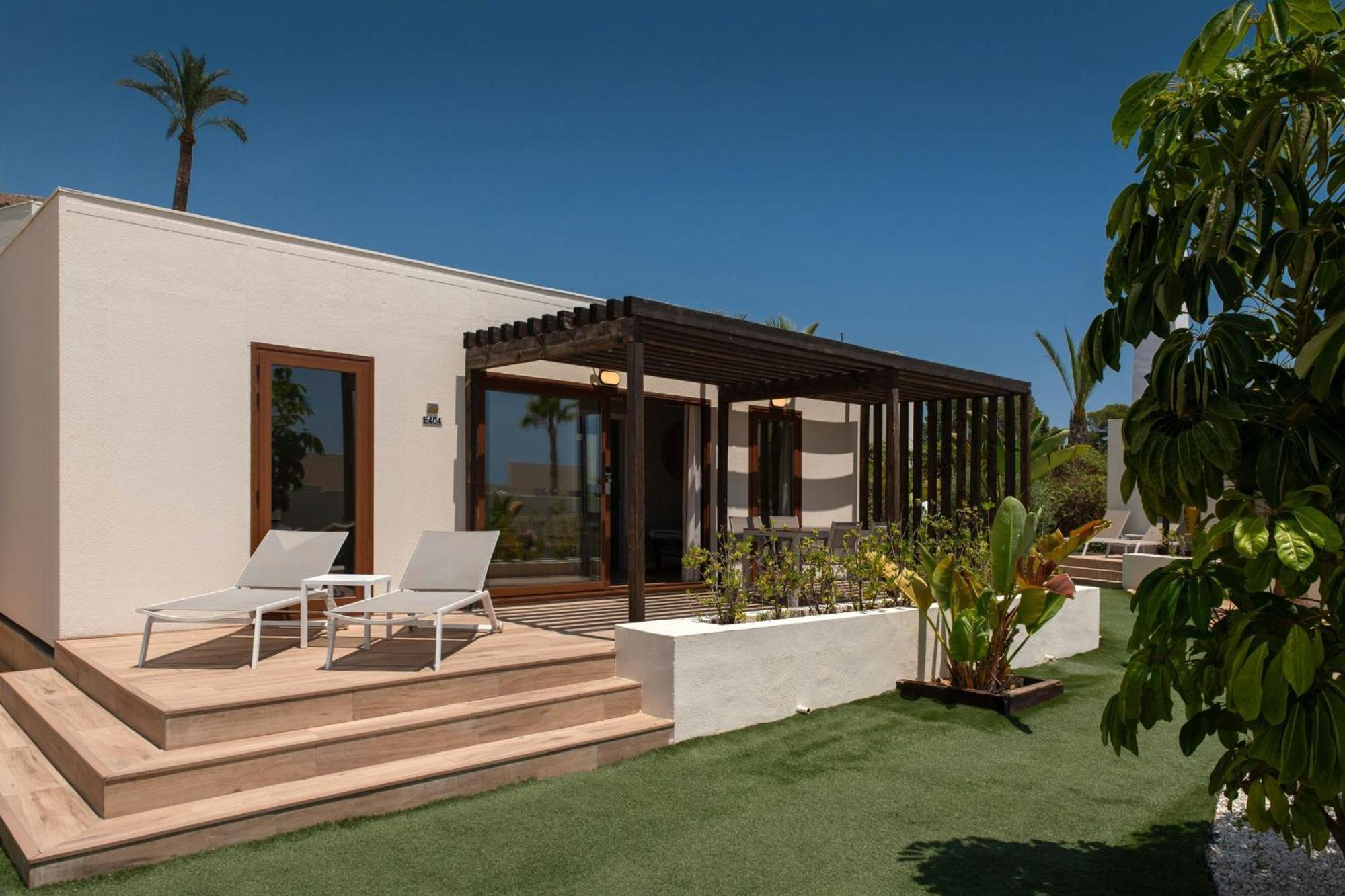 Villa Lits Jumeaux Premium avec Canapé-Lit et Balcon - Vue sur Complexe Hôtelier