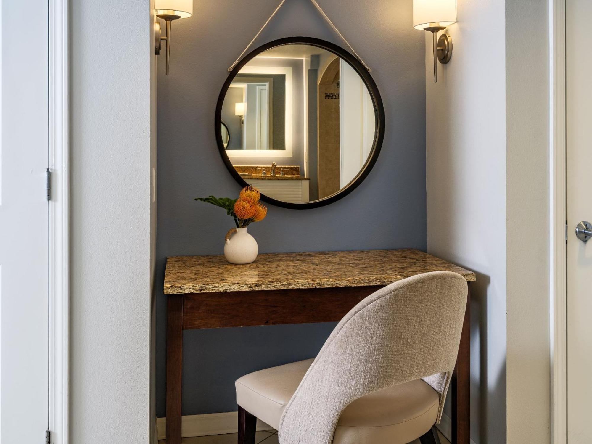Premium King Room with Kitchenette and Partial Ocean View