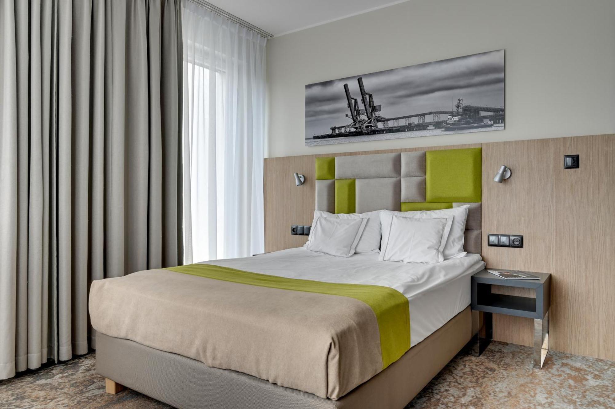 Standard Queen Room
