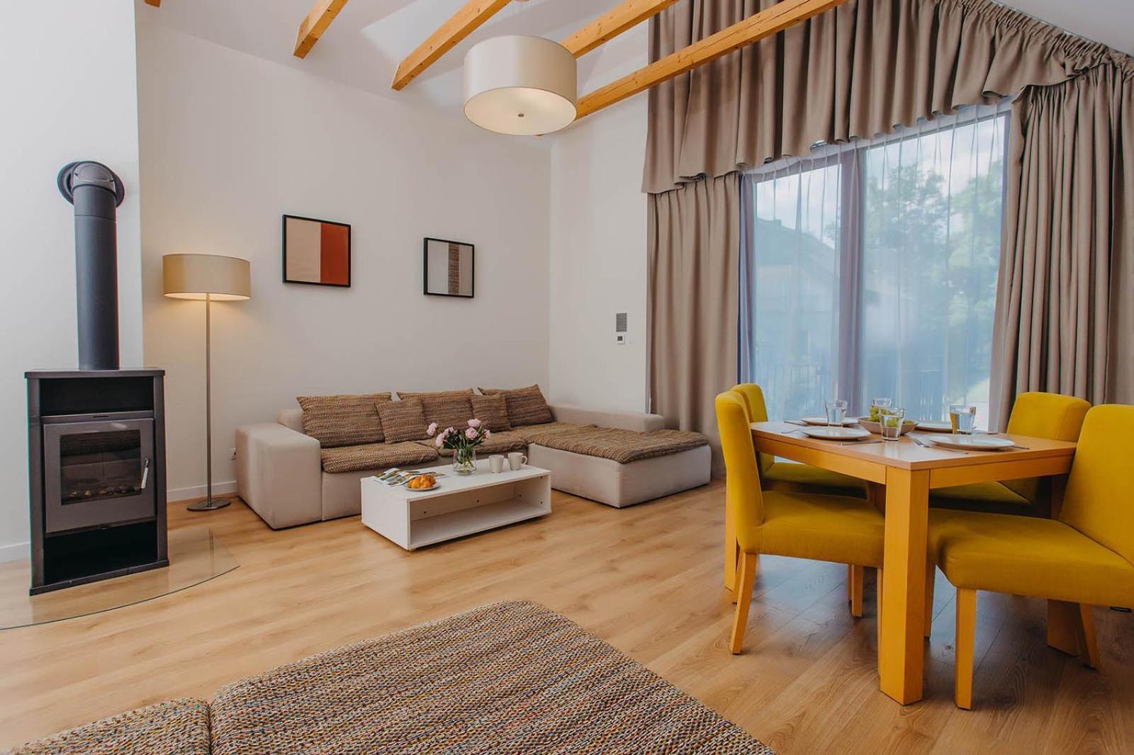 Deluxe One-Bedroom Apartment
