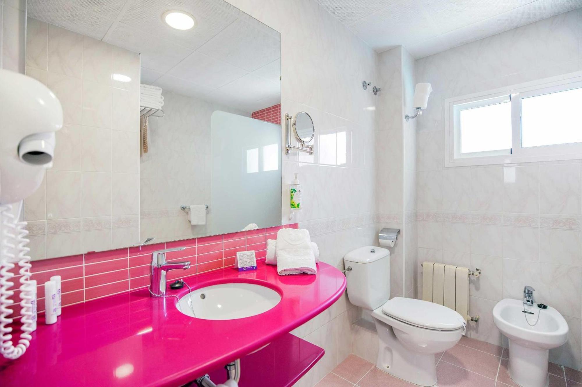 Double Room (2 Adults)