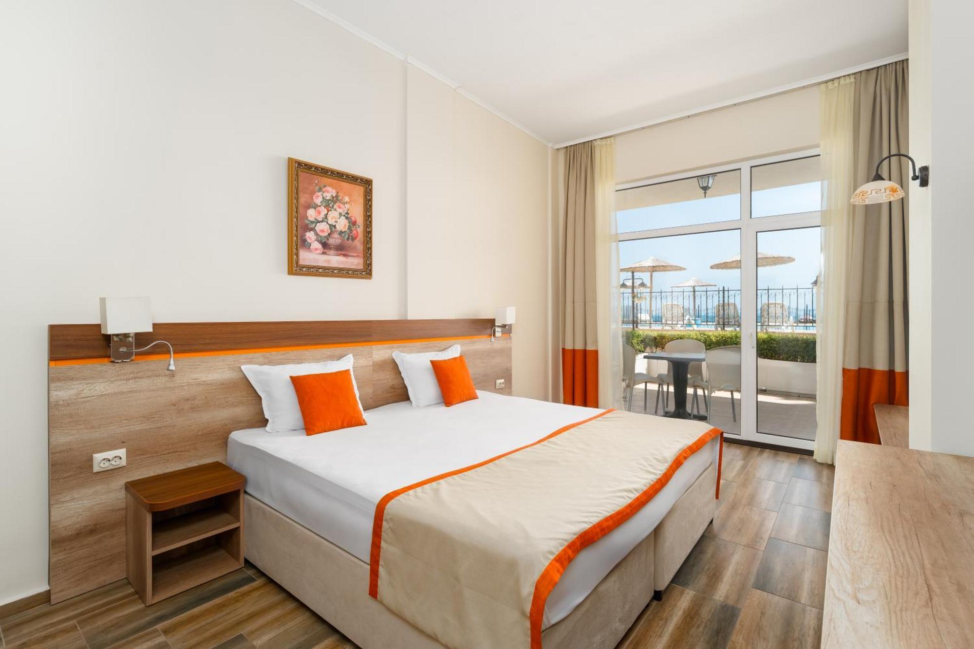 One-Bedroom Apartment Sea View