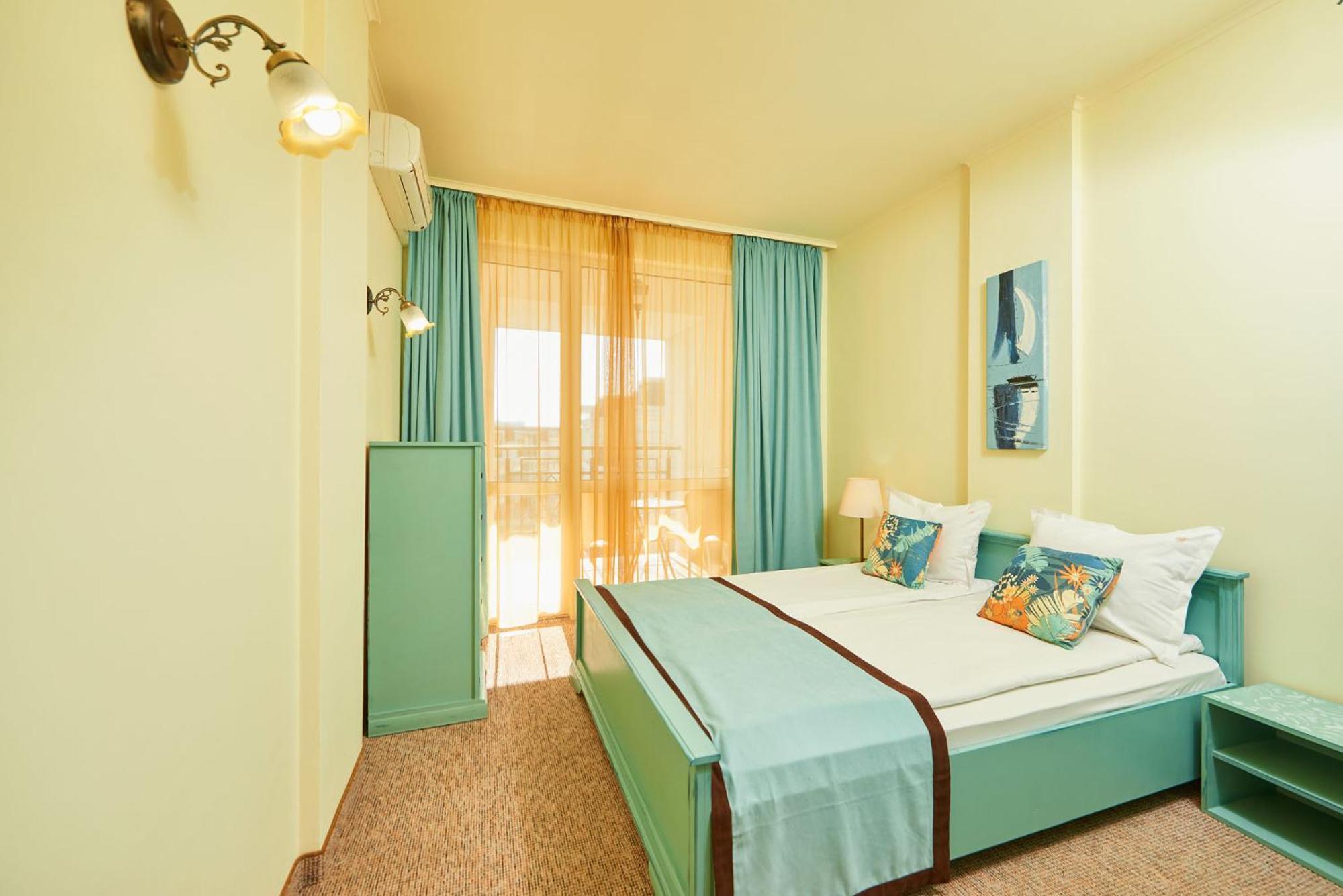 One-Bedroom Apartment Sea View