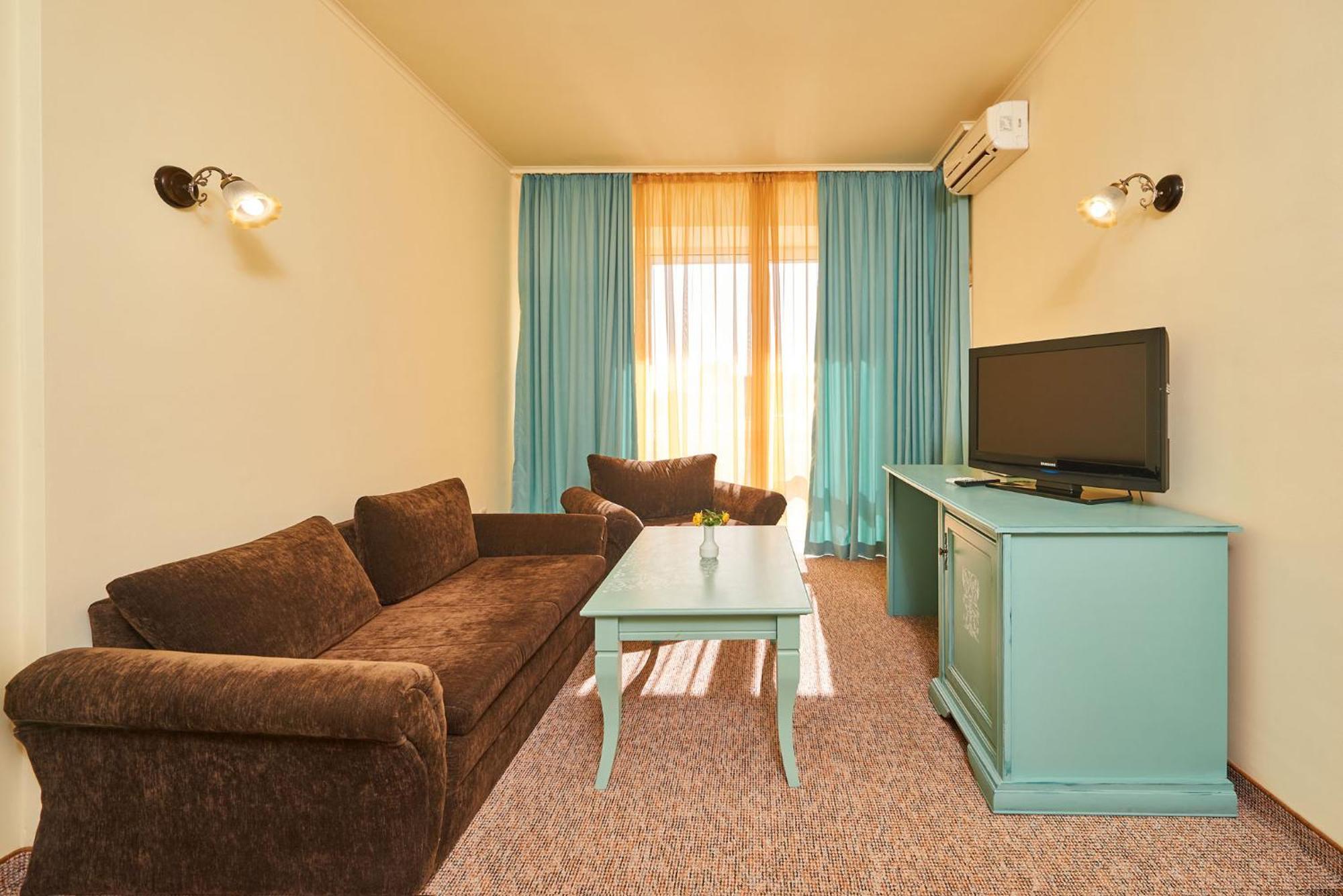 One-Bedroom Apartment Sea View