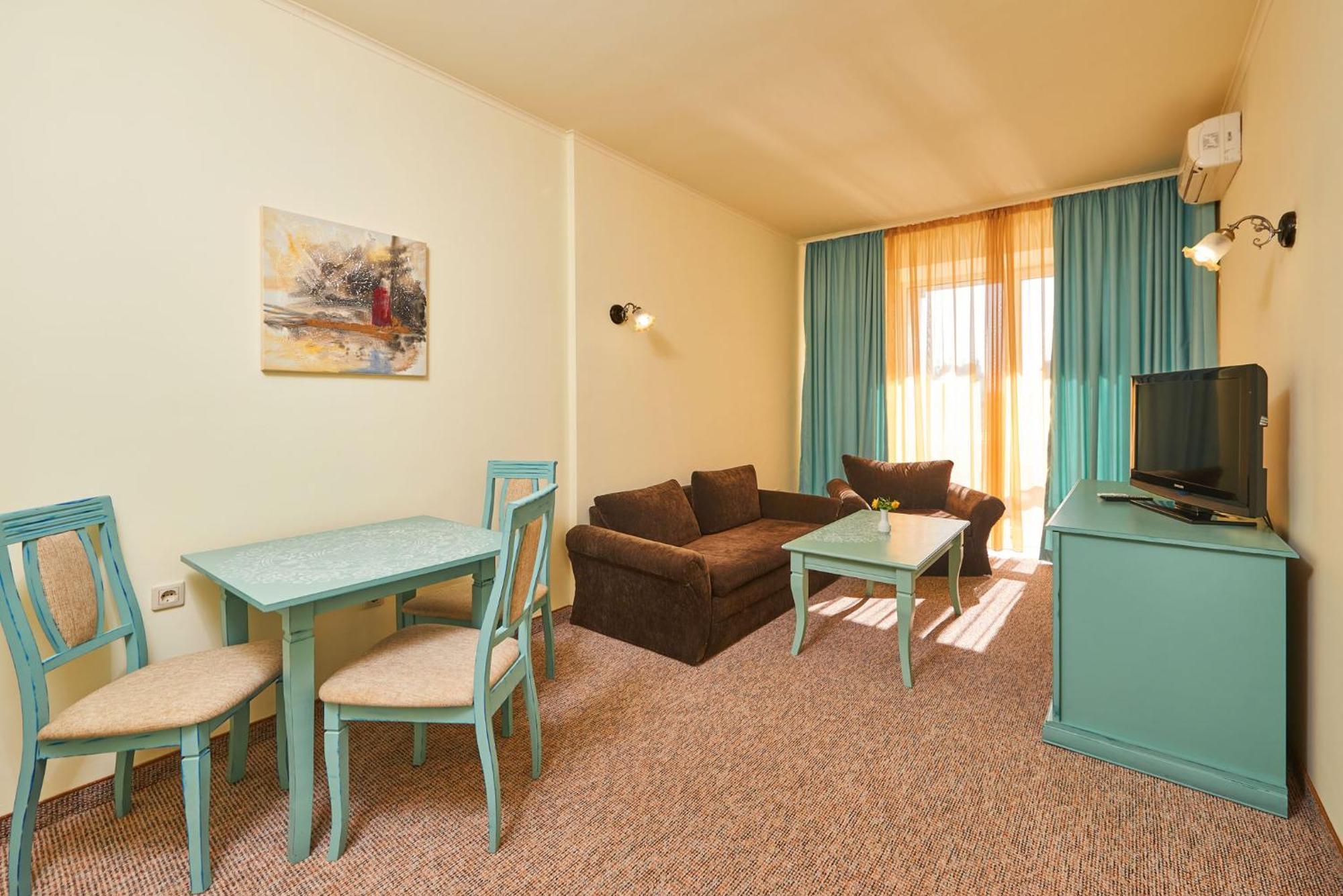 One-Bedroom Apartment Sea View