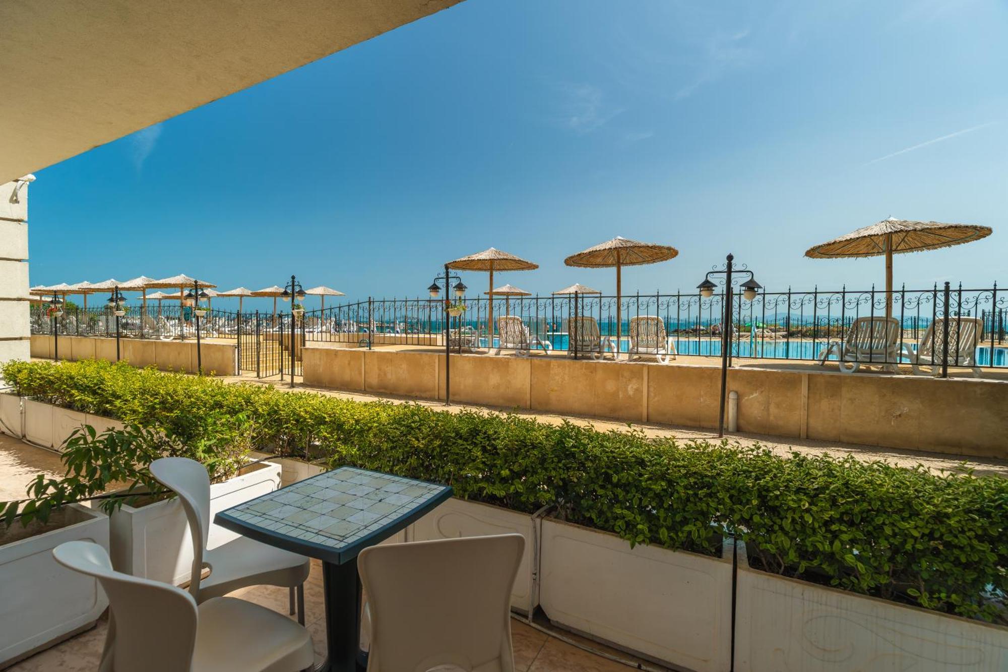 One-Bedroom Apartment Sea View
