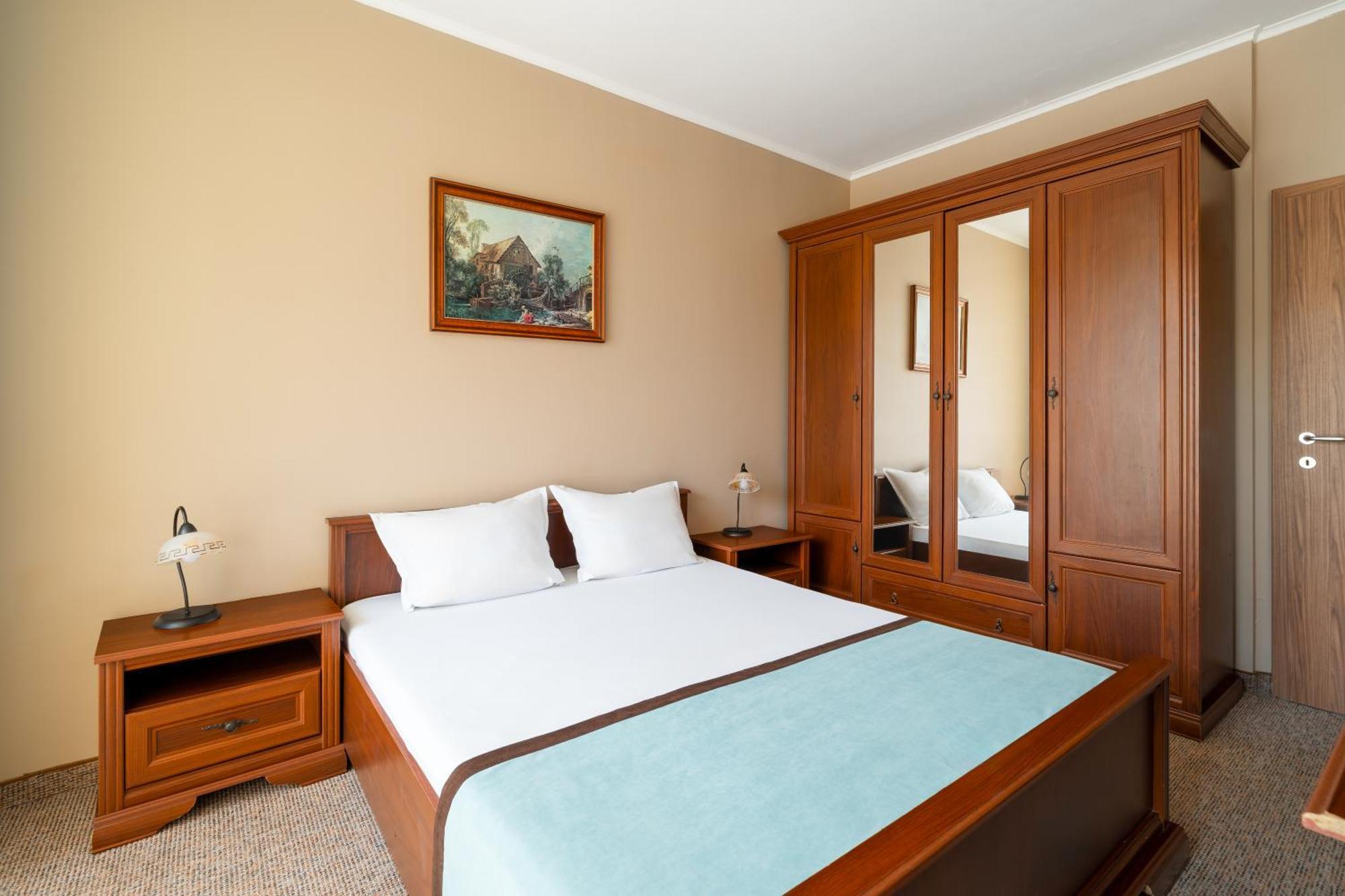 One-Bedroom Apartment City View