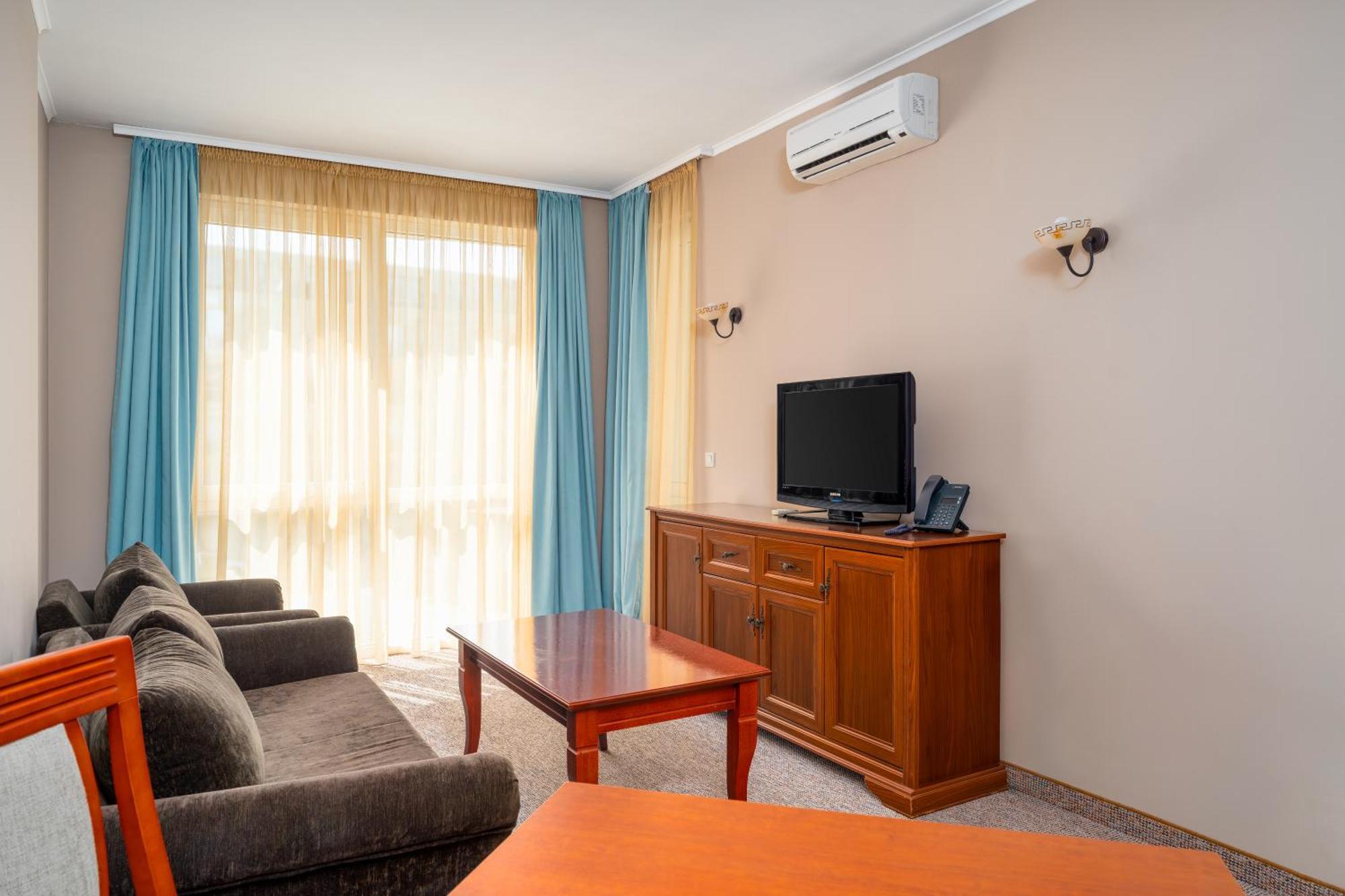 One-Bedroom Apartment City View