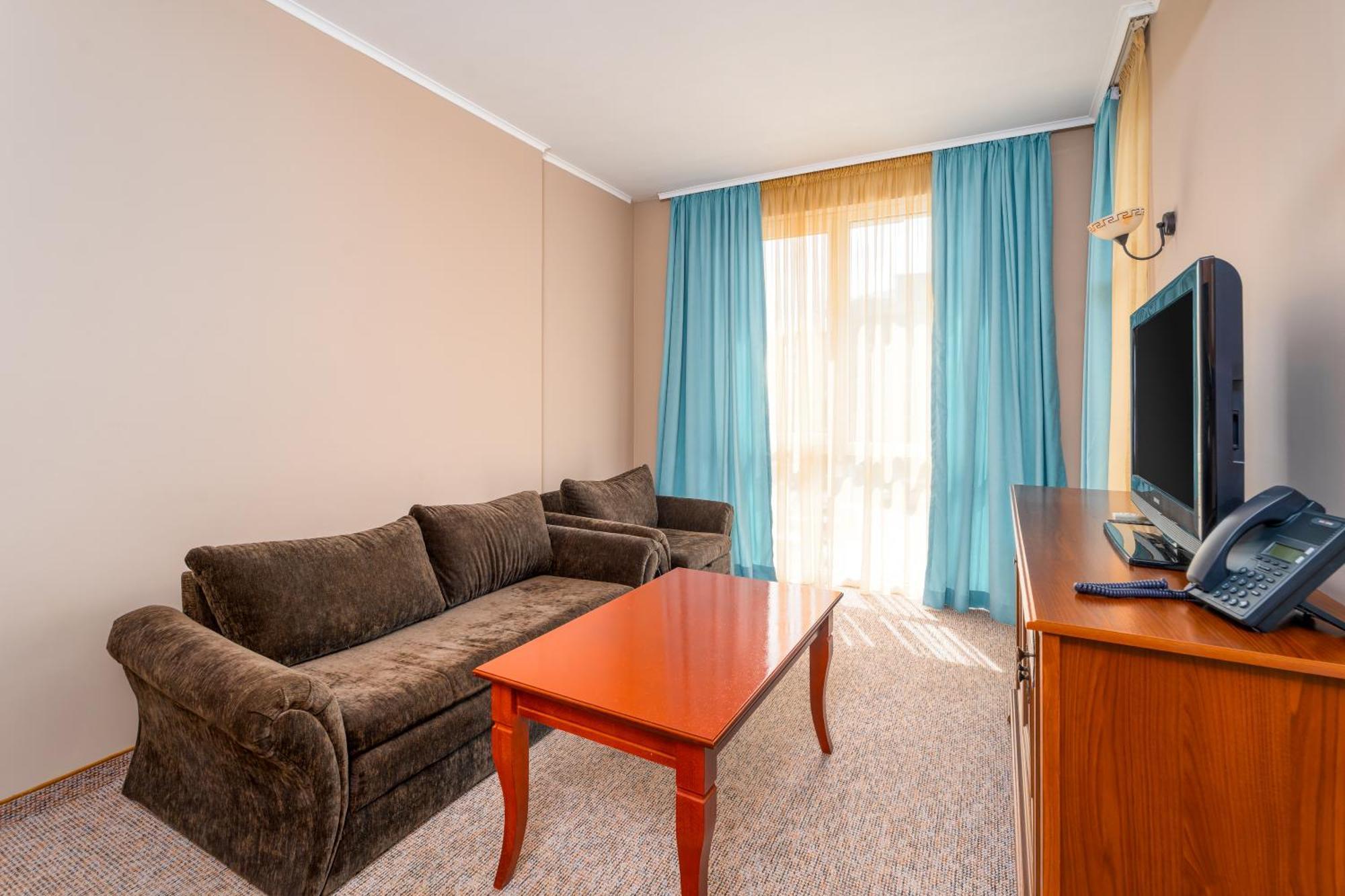 One-Bedroom Apartment City View