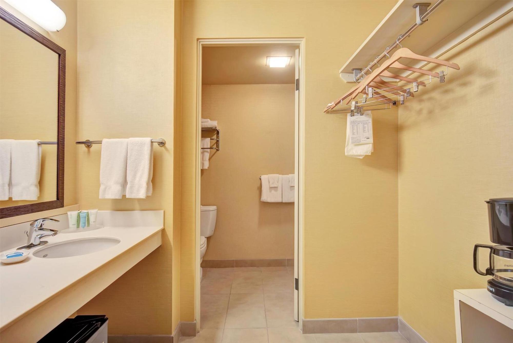 Double Room with Two Double Beds and Banyan View - Non-Smoking