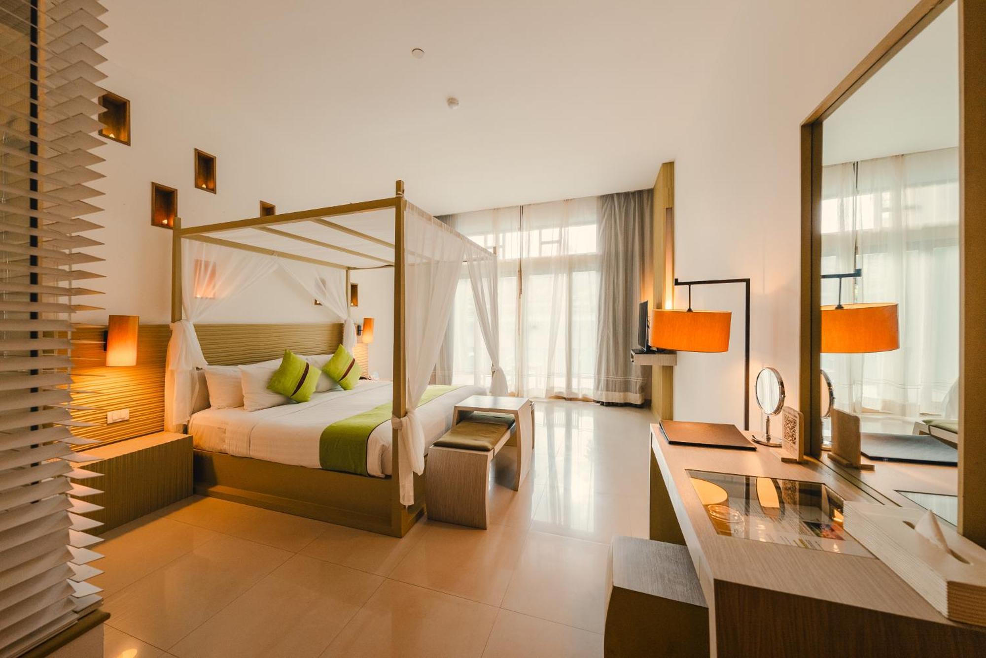 Deluxe Double Room with Pool Access