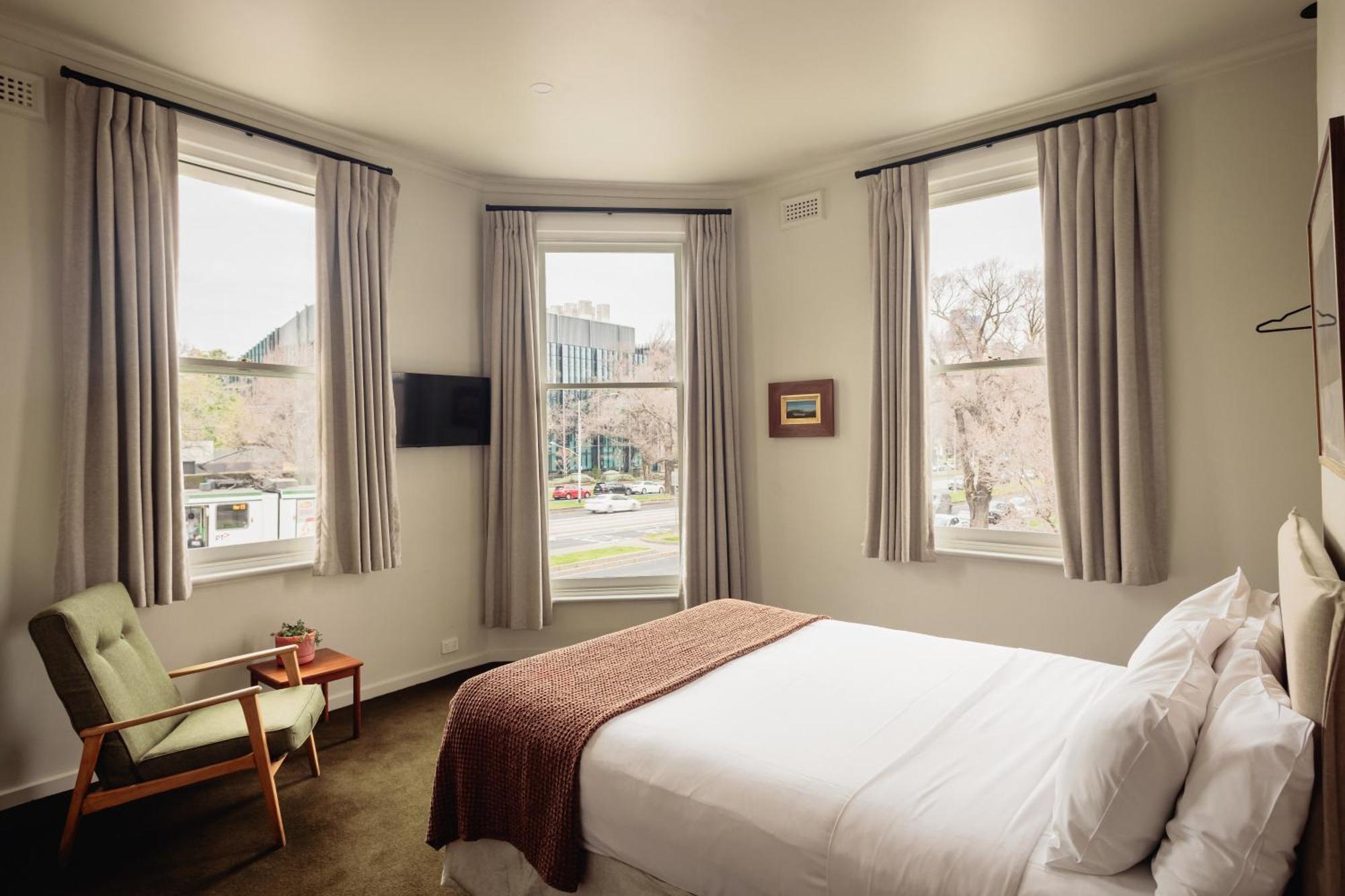 Standard Queen Room