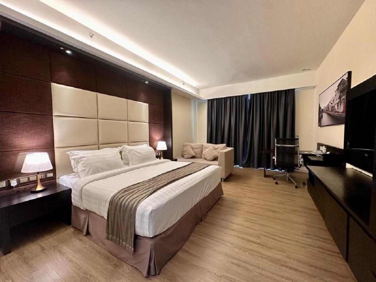 Premier King Room