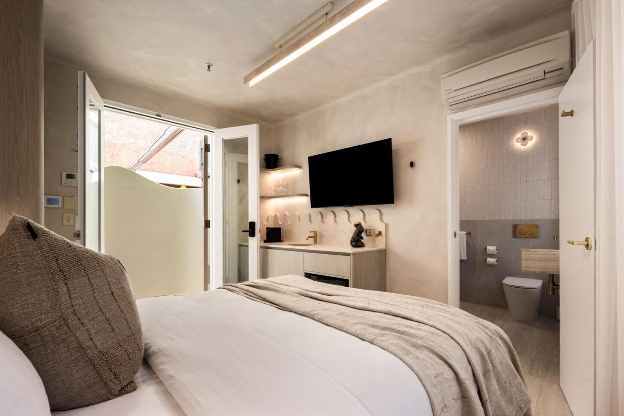 Deluxe Queen Room